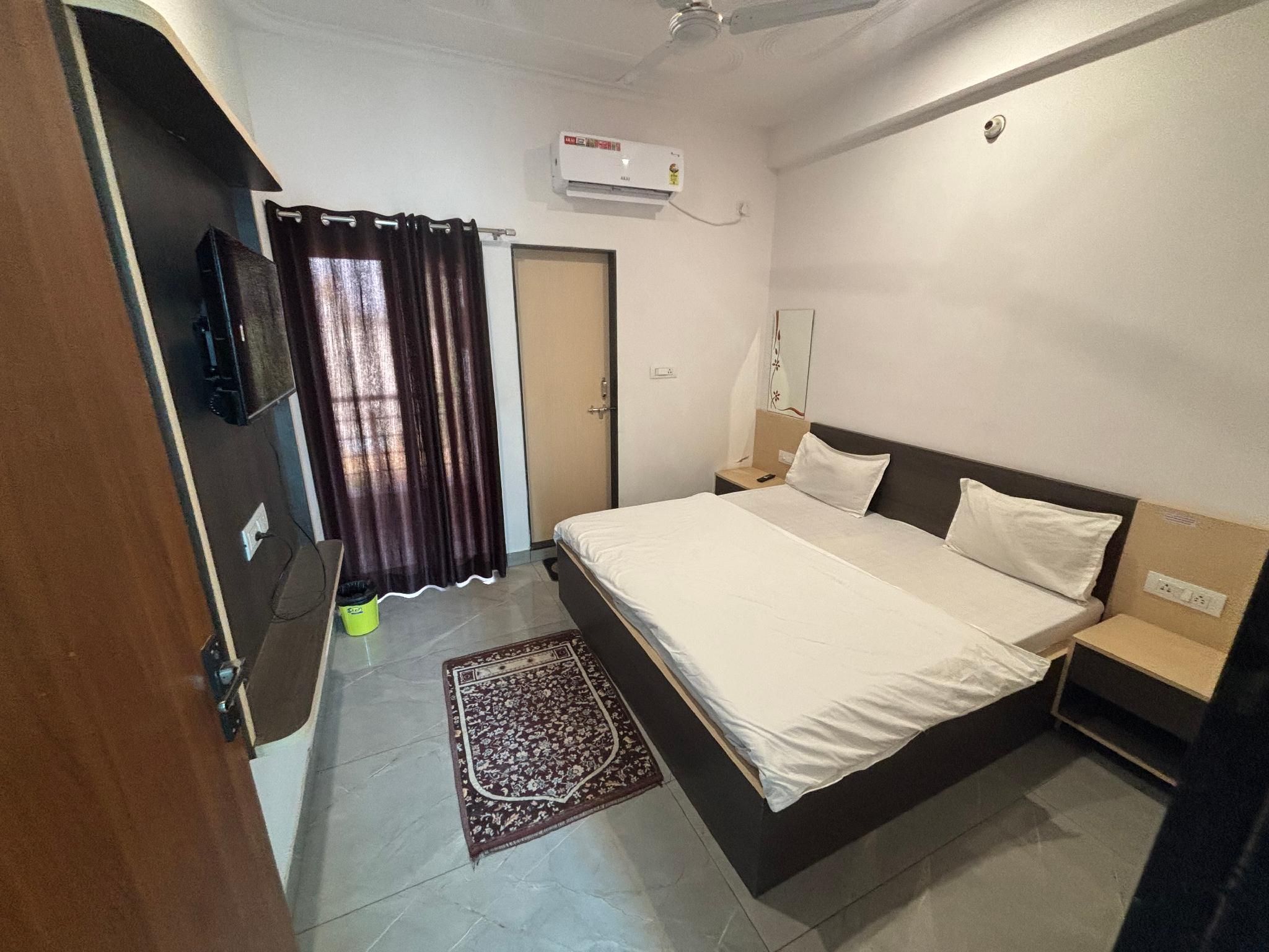 Shree radhe mohan hotel and resort khatushyamji Double Room 2