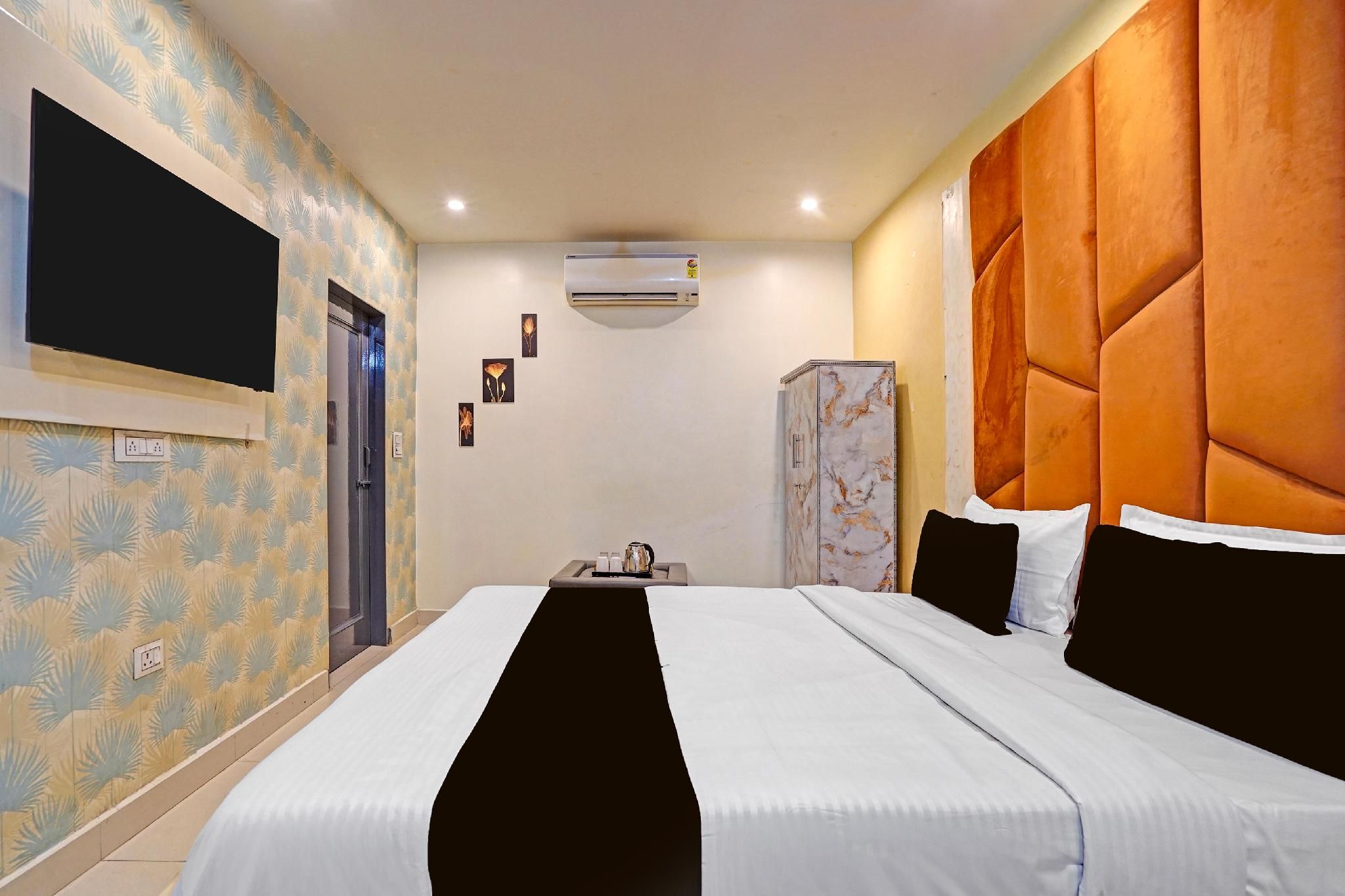 Hotel O Ace Classic Triple Room 2