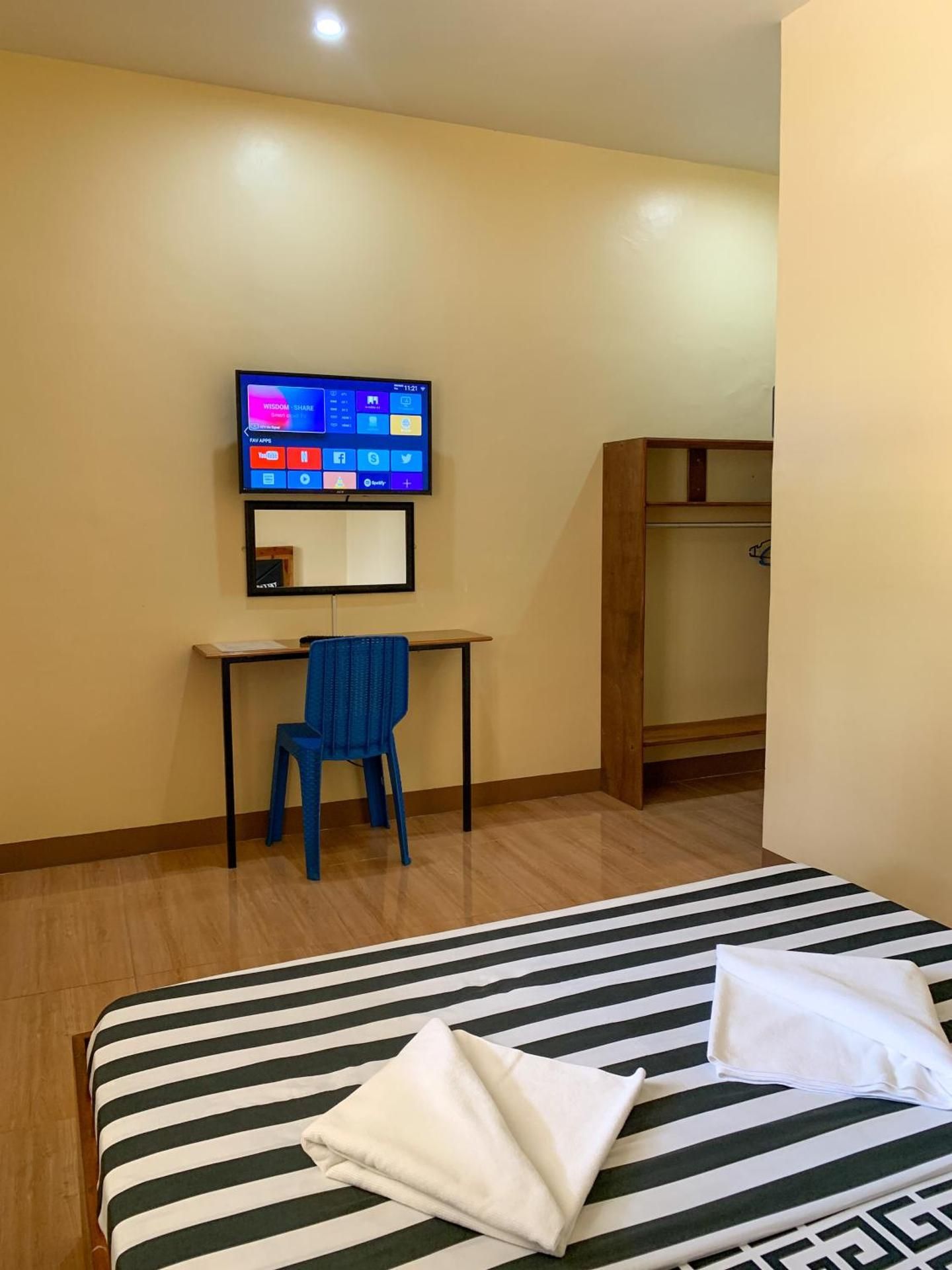 Midnite Inn Standard Double Room