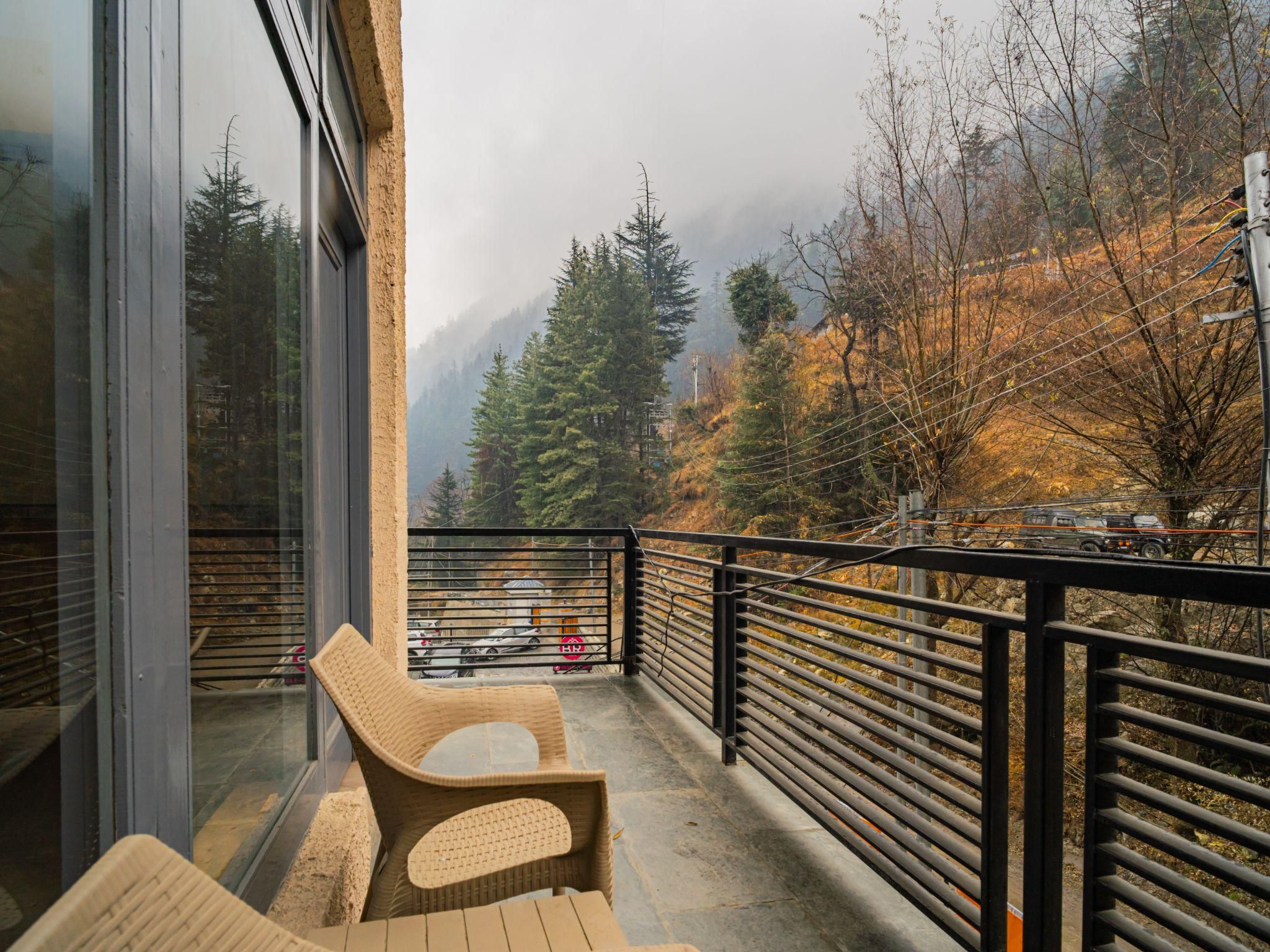 The Hosteller Jibhi Duplex Quadruple Room 2