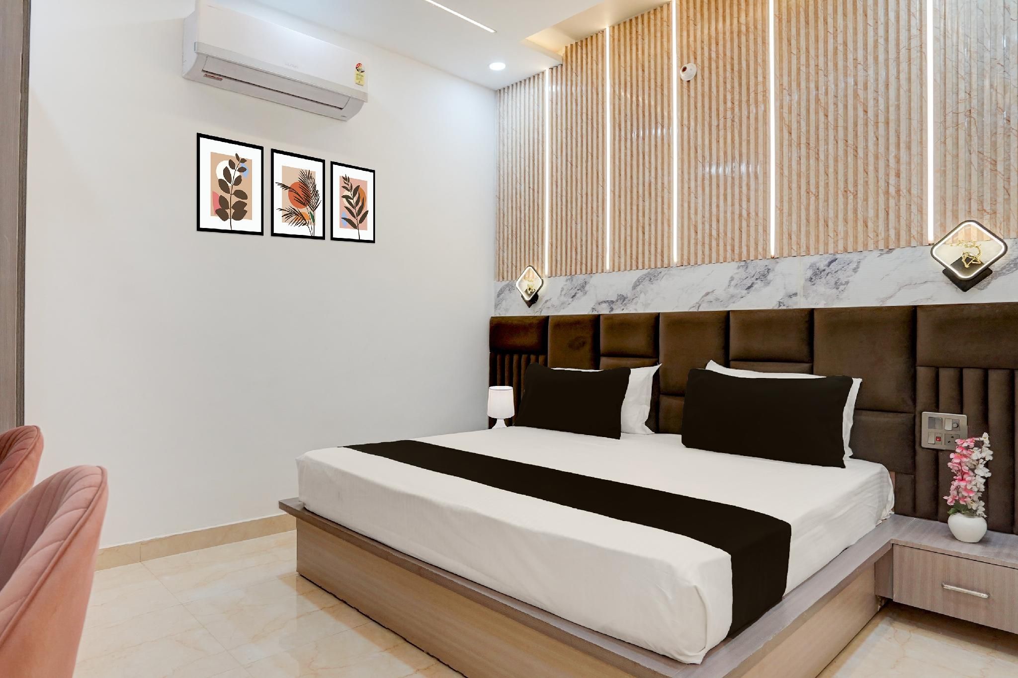 SPOT ON G Grand Hotel Classic Triple Room