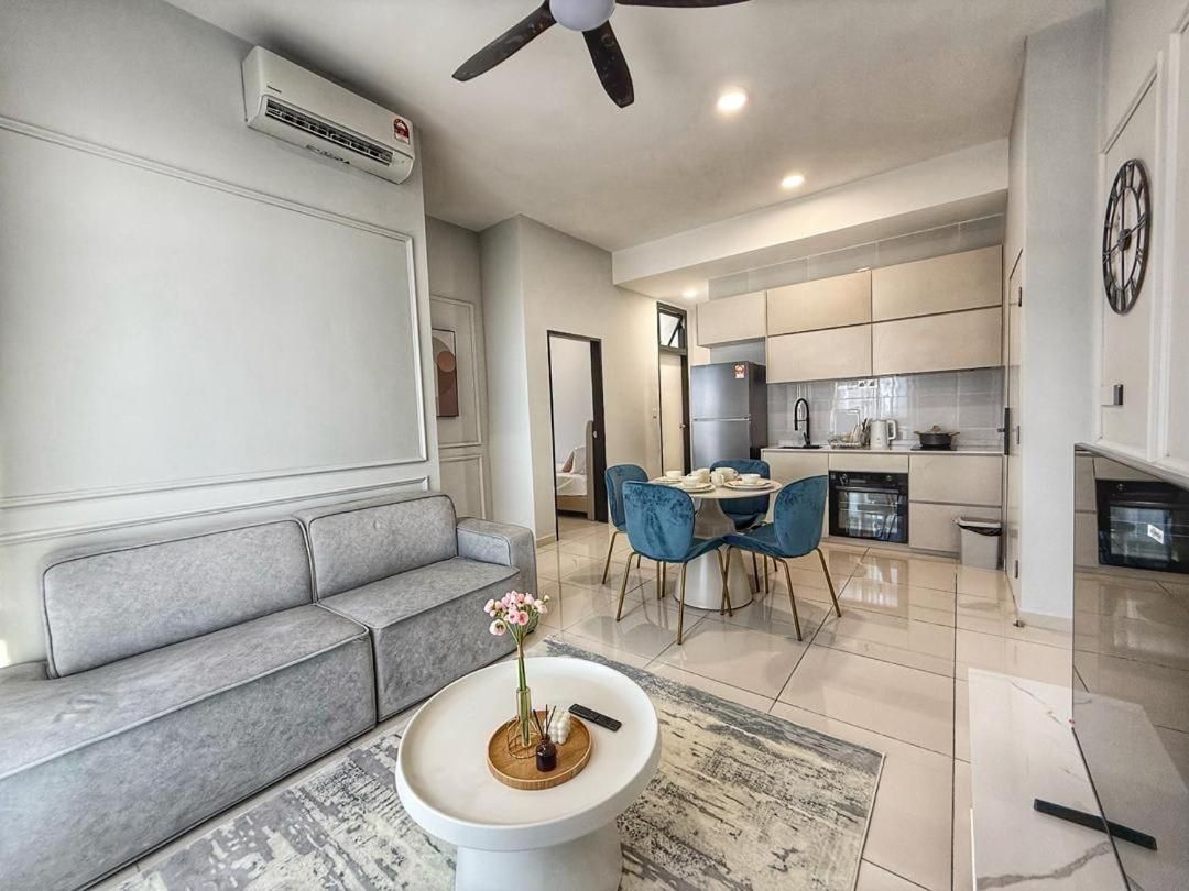 Space Residency Near KSL Mall JB by Stayrene