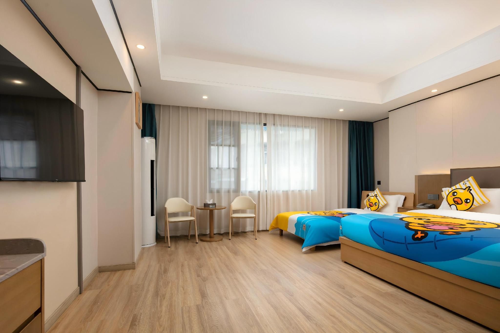 Friends Yue Hotel Family Room 2