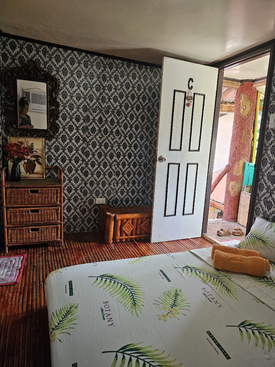 Traditional Filipino Home near 100 Islands Wharf Budget Room