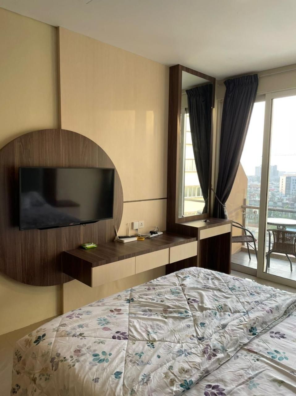 Shared lounge/TV area