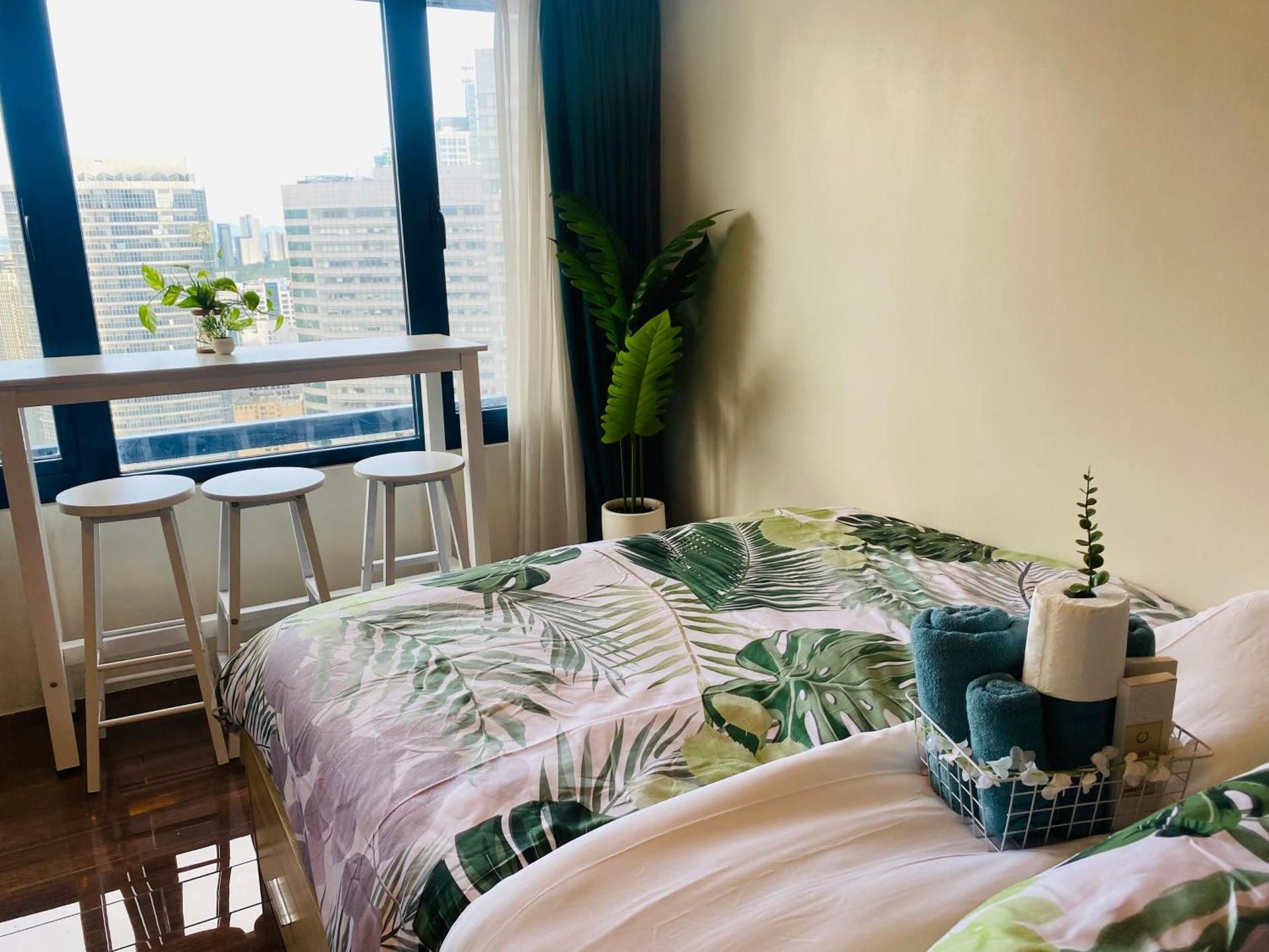 Apartment with City View