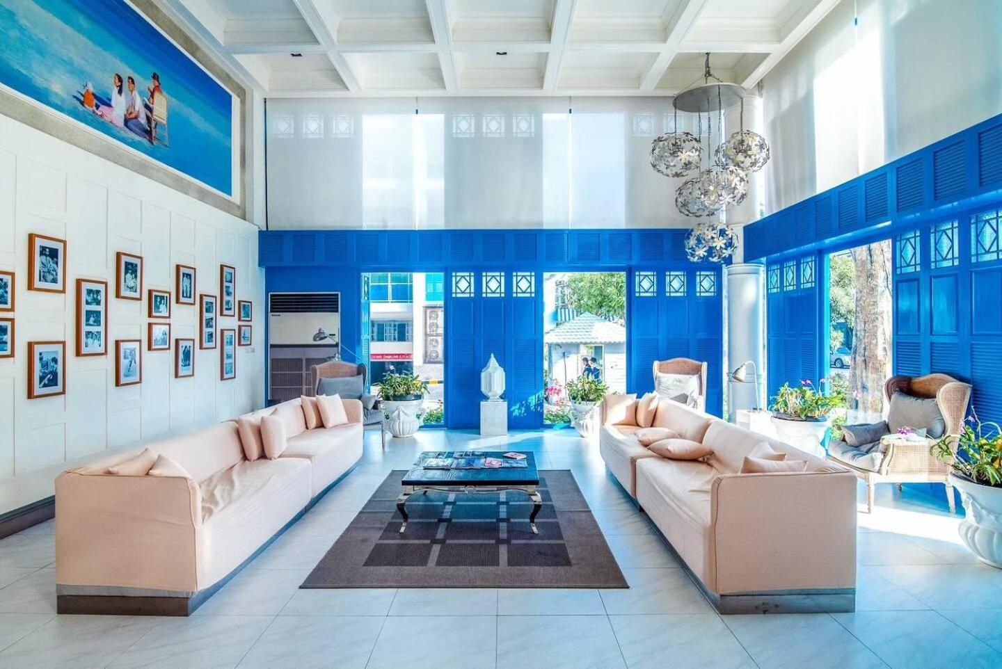 Shared lounge/TV area