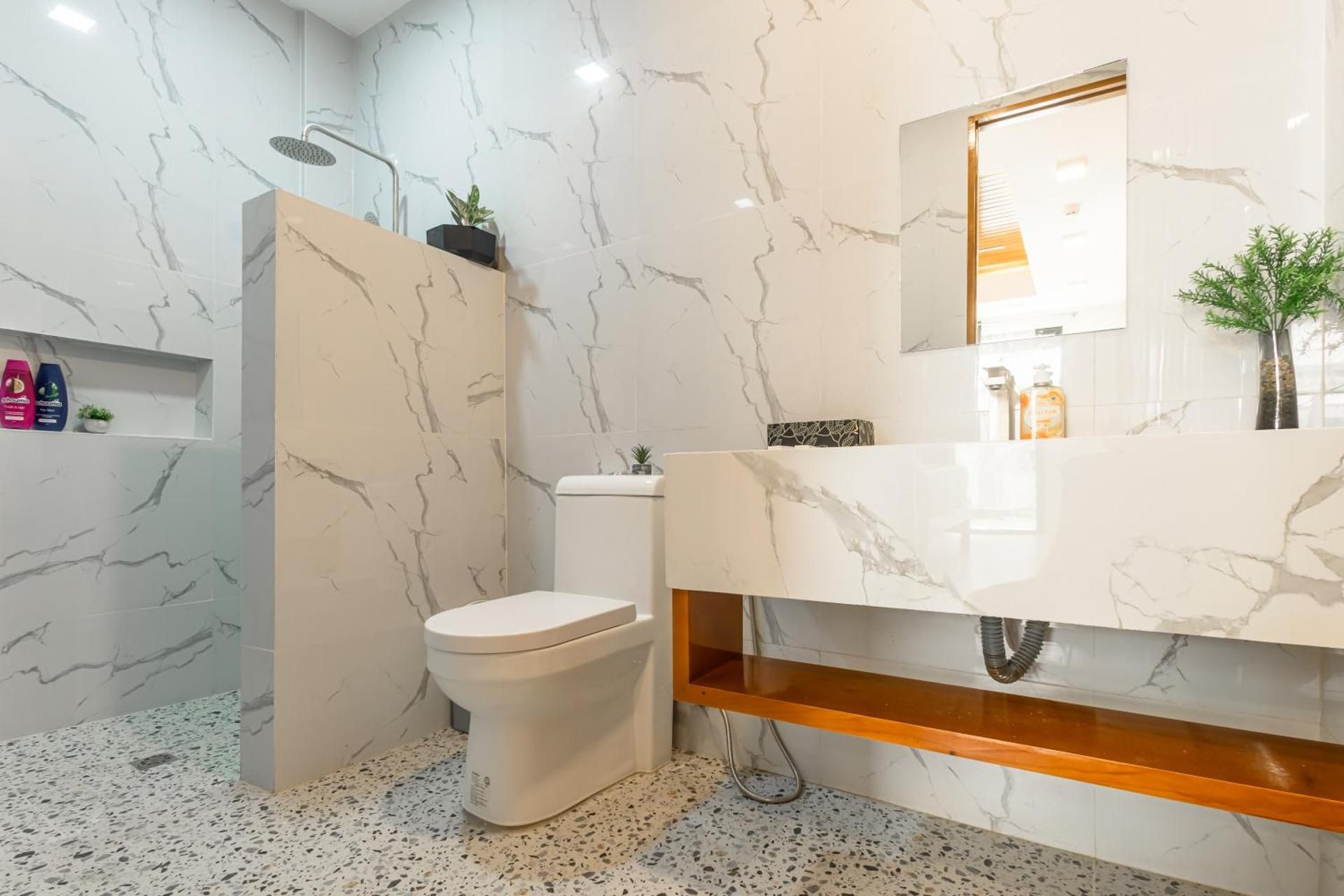 E L Westensee Resort  Standard King 3