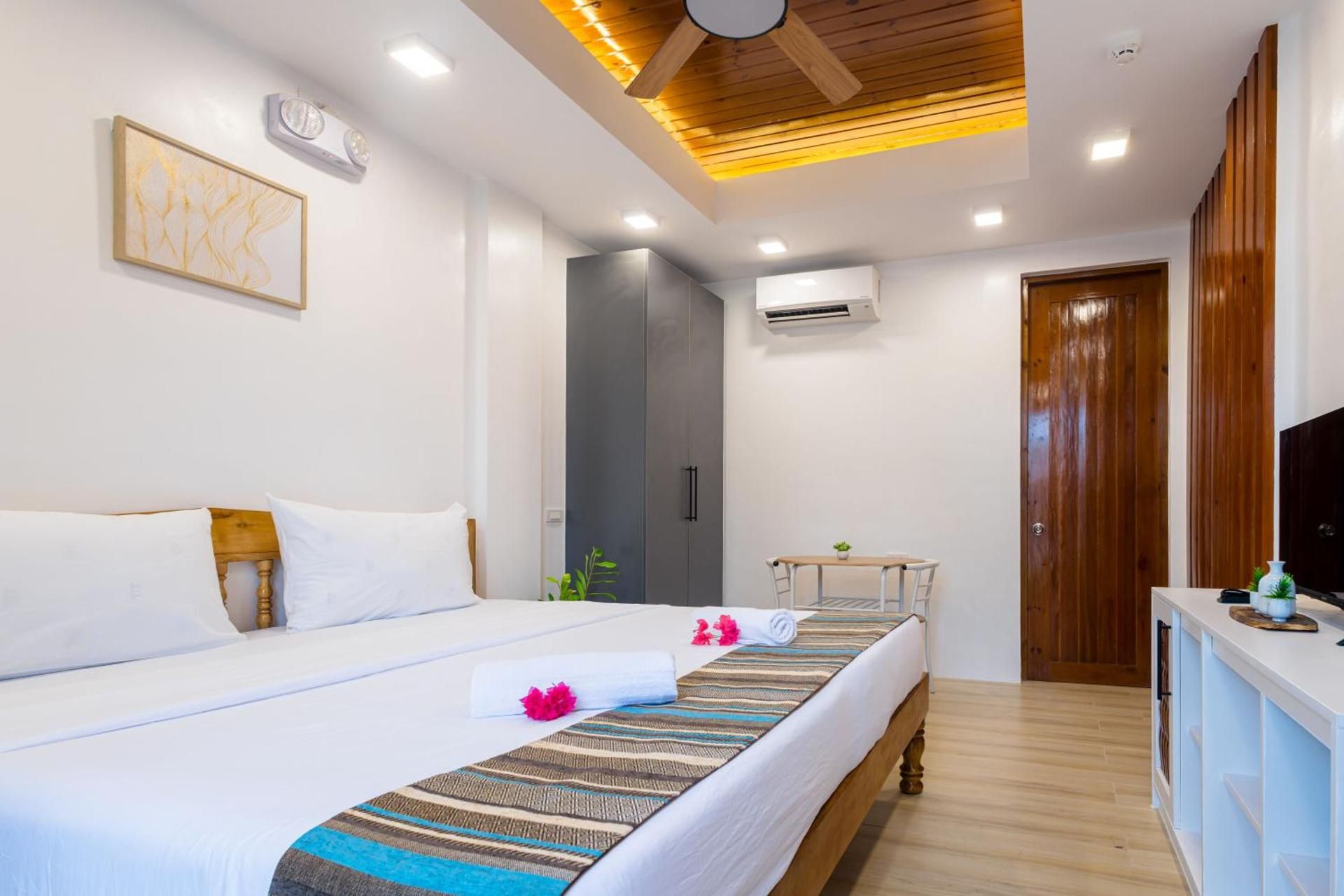 E L Westensee Resort  Standard King 2