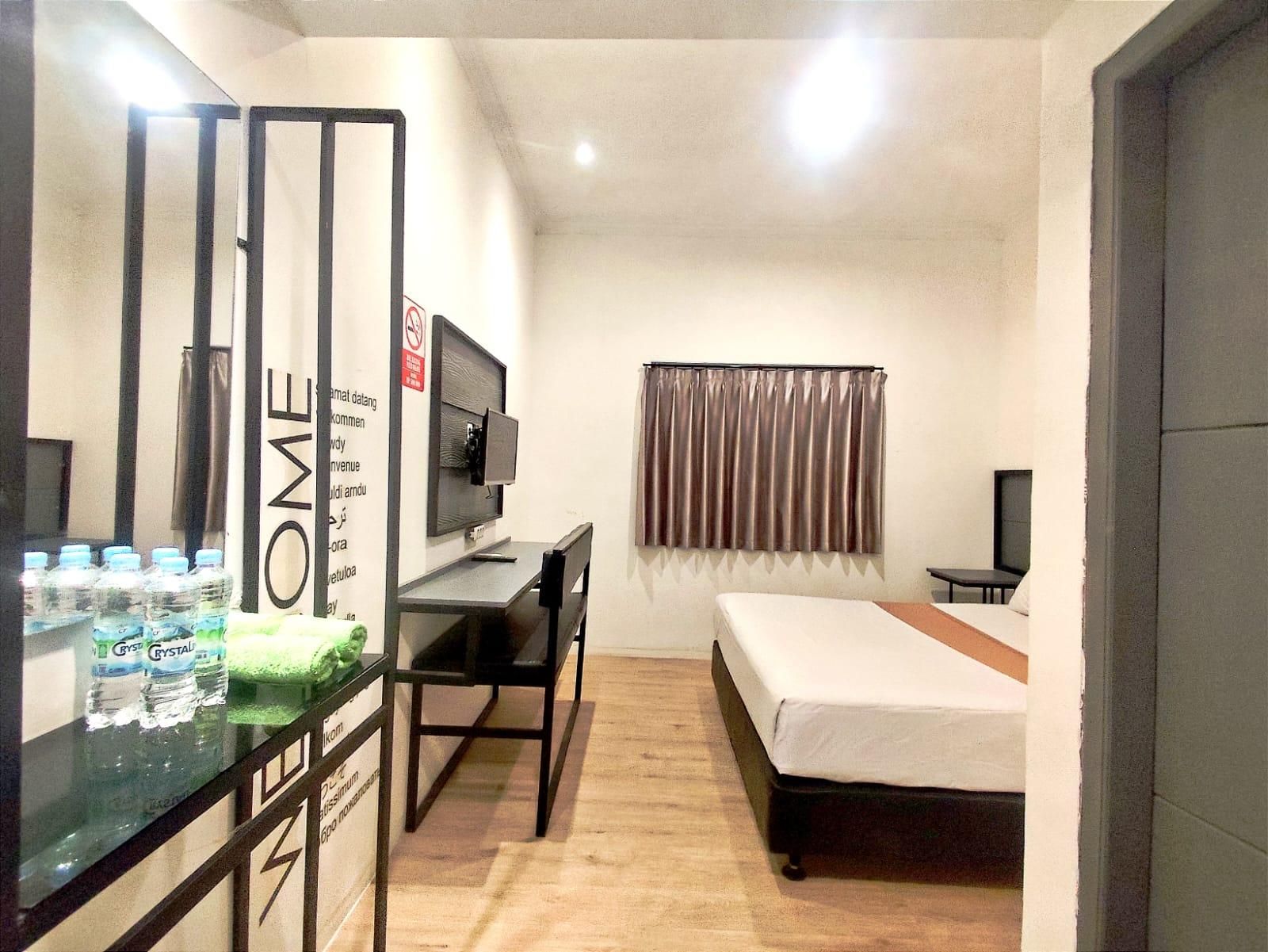 Crown Budget In Style Business Room 2