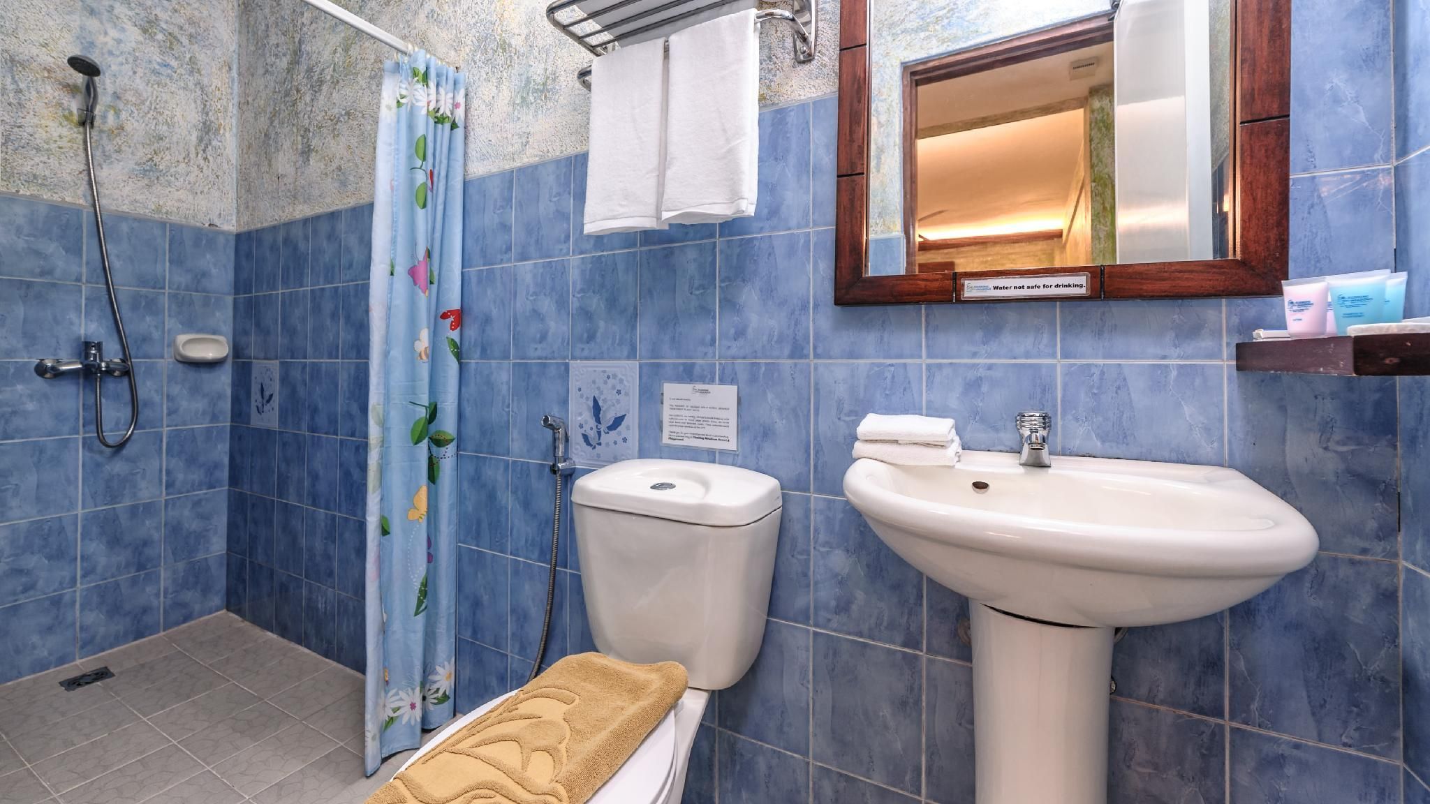 Flushing Meadows Resort Superior Pool View Room 3