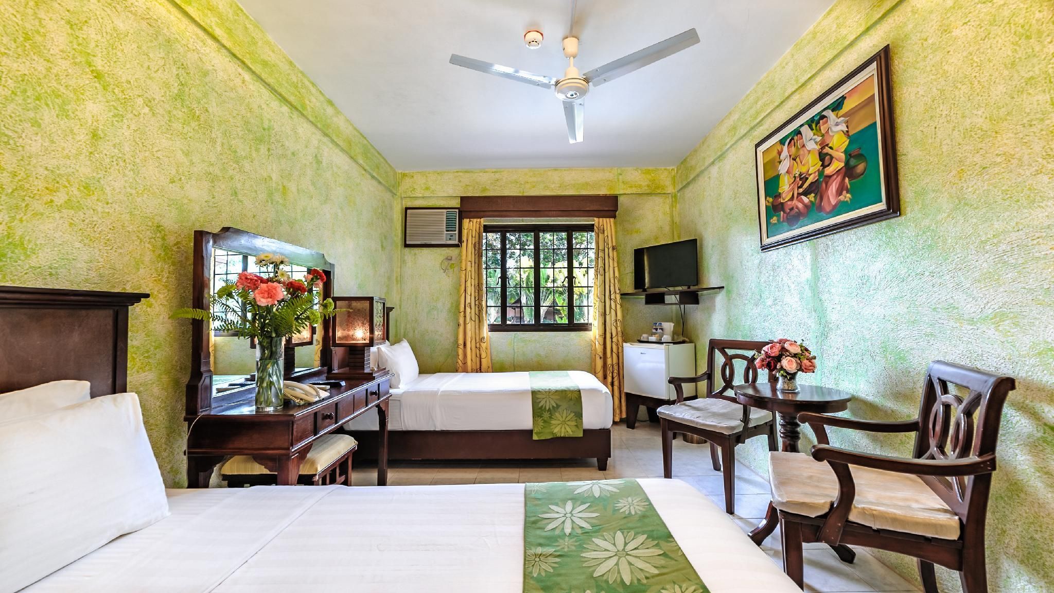 Flushing Meadows Resort Superior Pool View Room