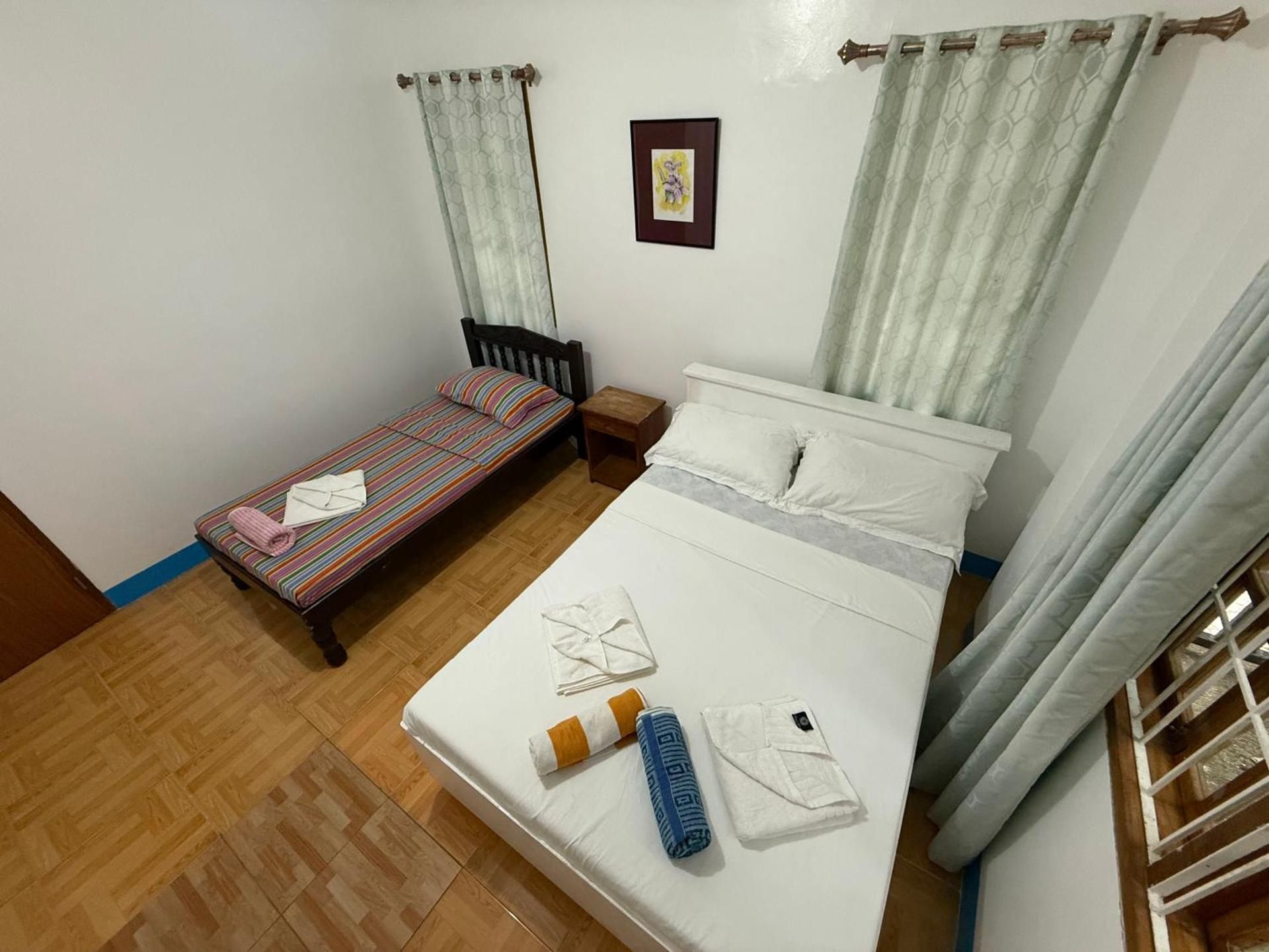 Casa Aureola Triple Room with Shared Bathroom 2