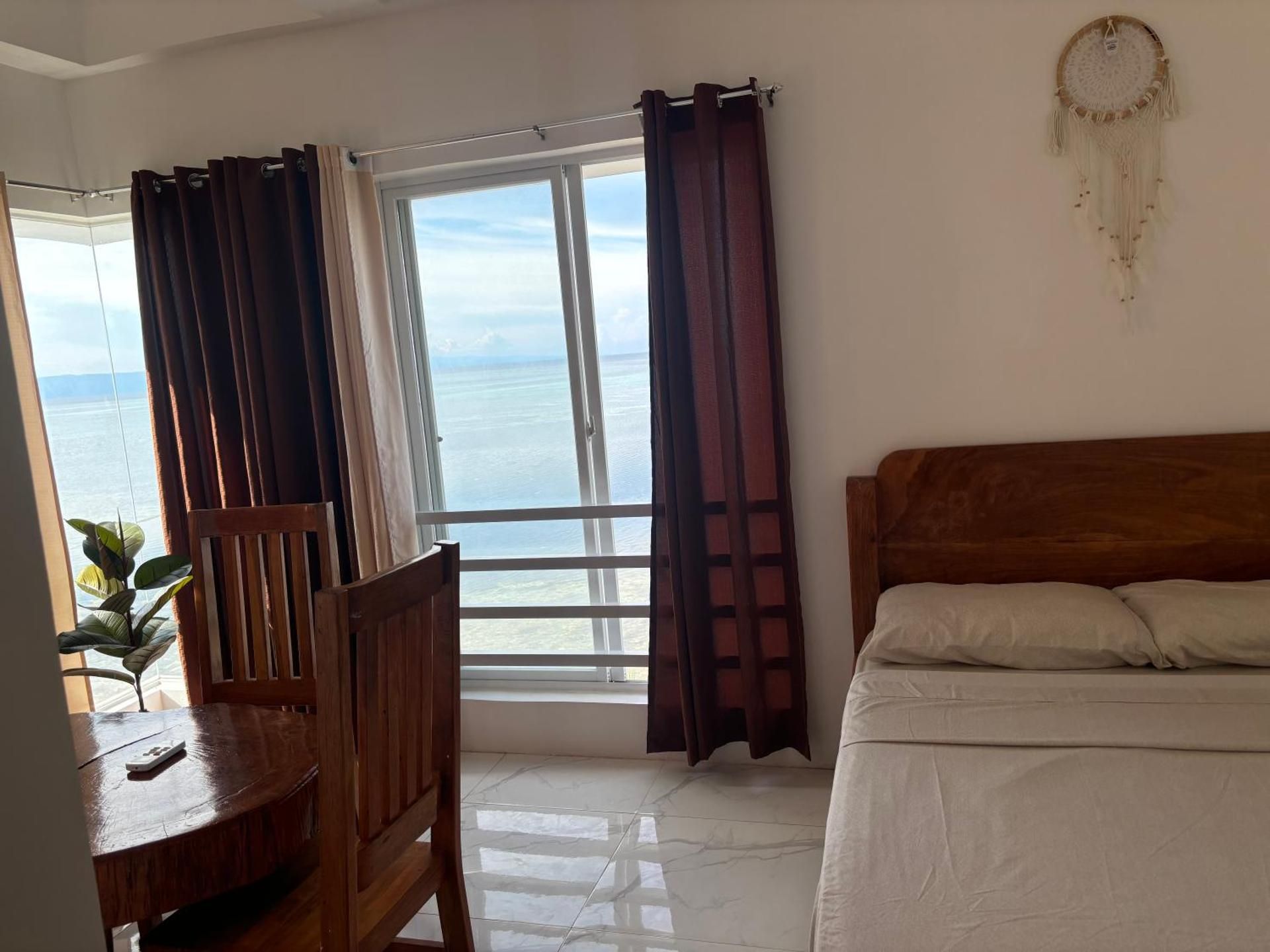 Daddy O Beach House Queen Room with Sea View 3