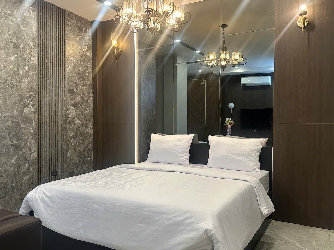 PEAR HOME Family Room