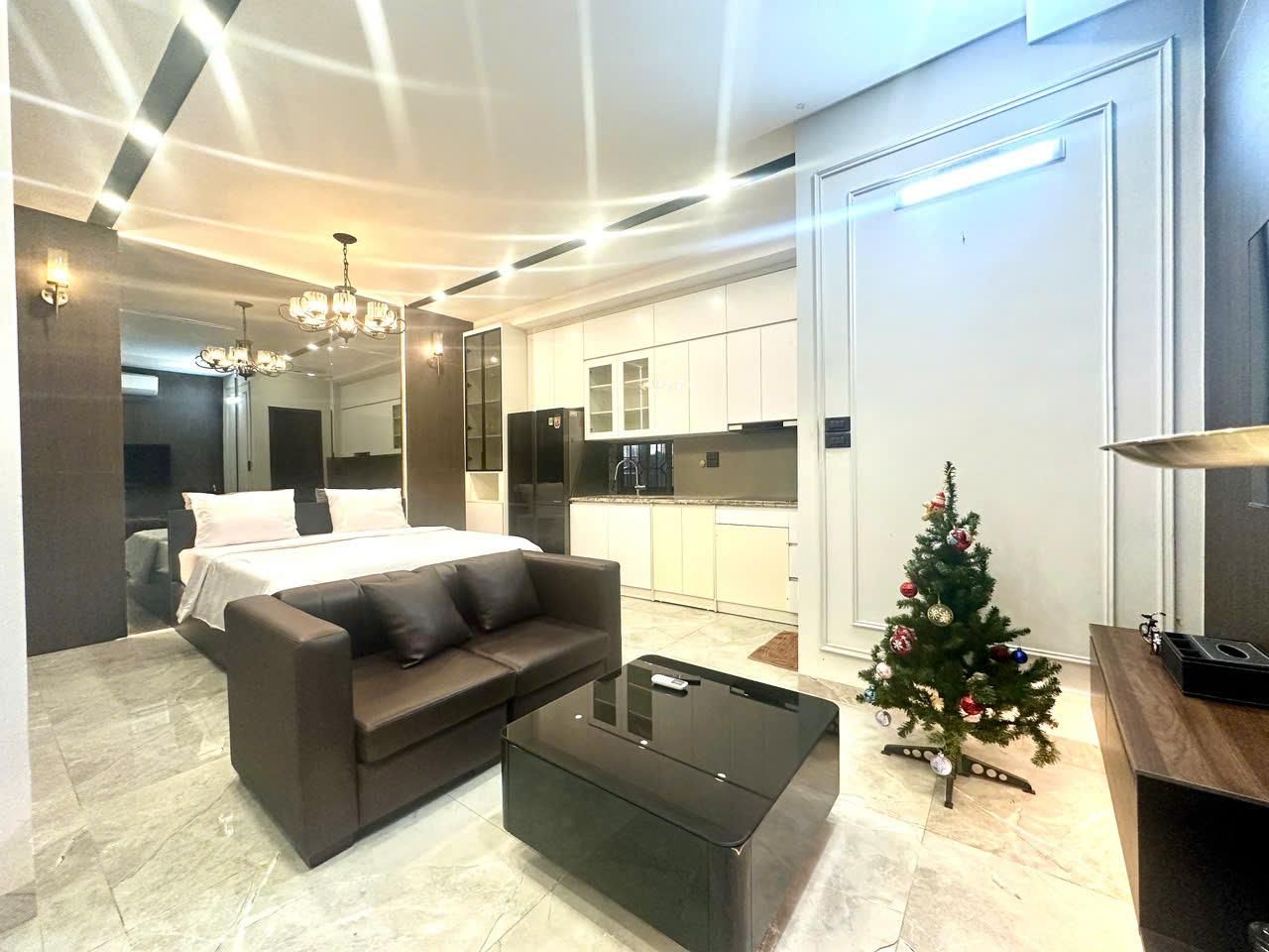 PEAR HOME Family Room 3