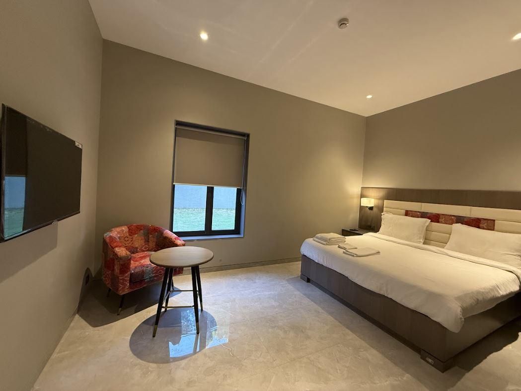 HOTEL LA CASA  Deluxe Double or Twin