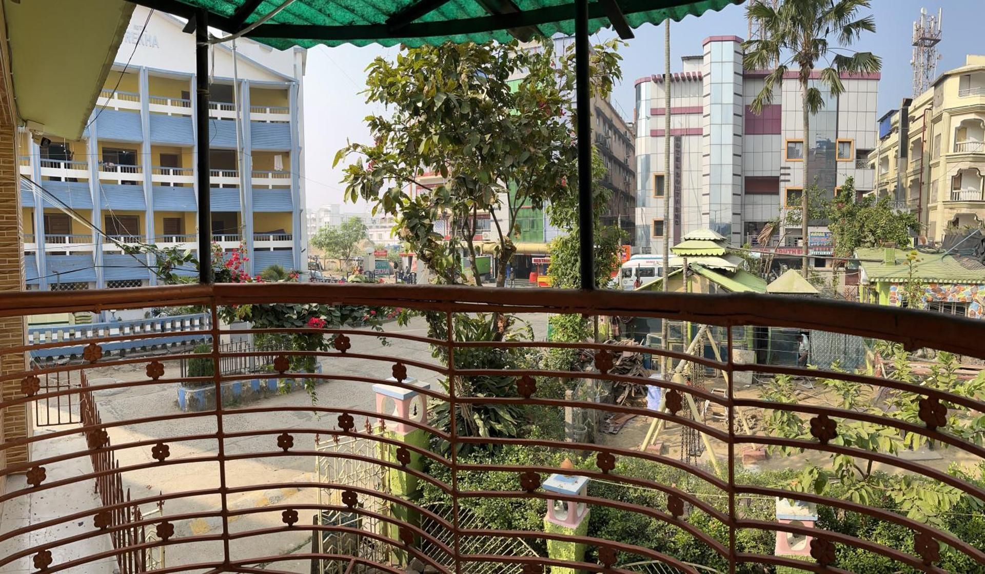 HOTEL HOLIDAY HOME Deluxe Double Bedroom 2