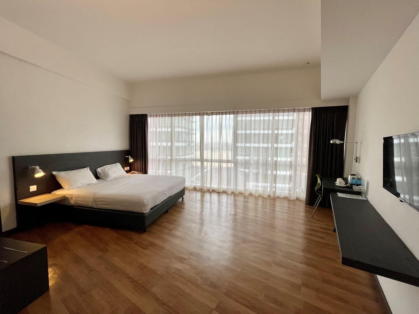 Deluxe King Room - Non-Smoking