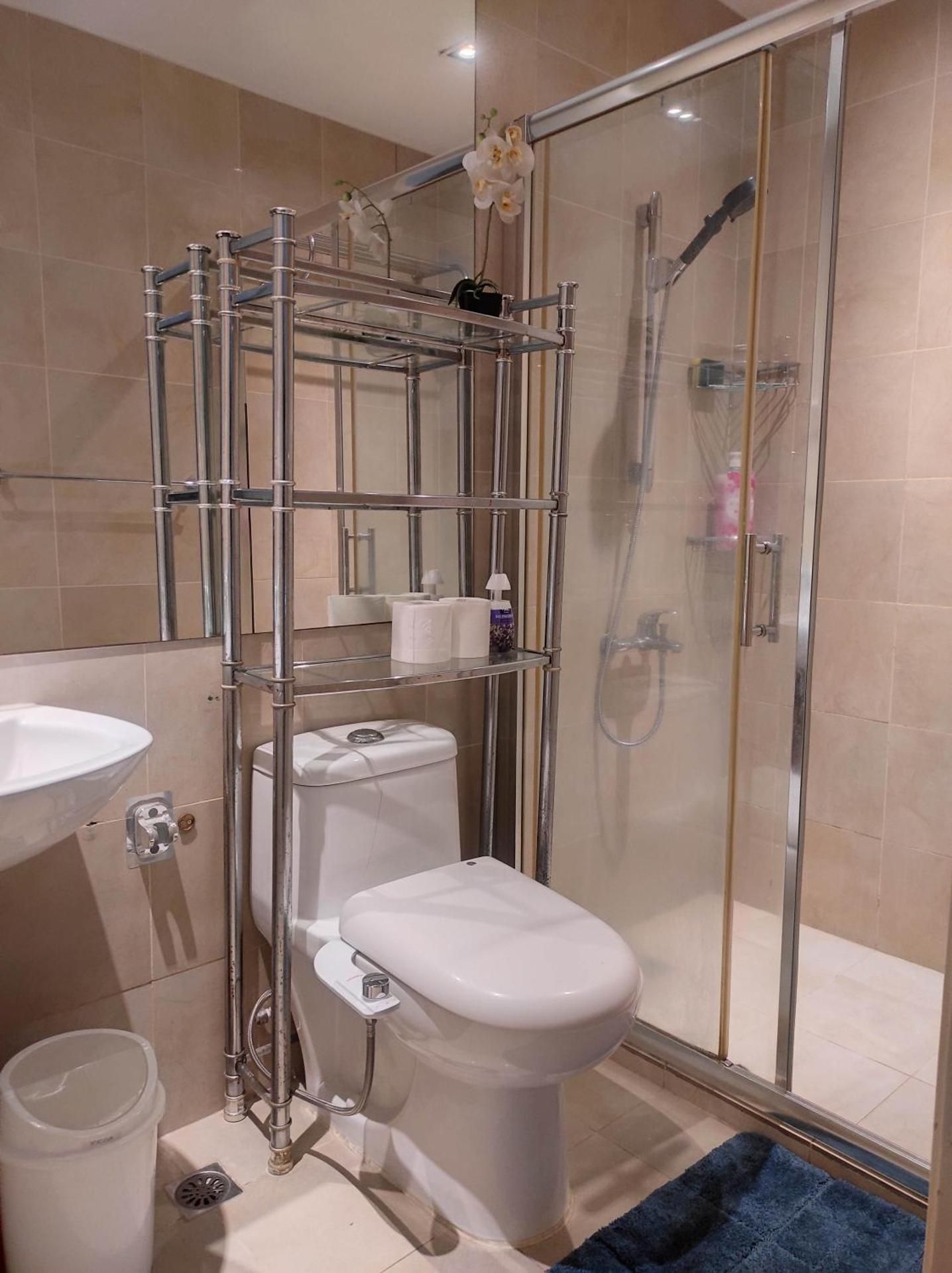 Elegant Stylish 1 Bedroom Balcony City and Manila Bay view FREE Sauna Pool GYM Makati Deluxe One-Bedroom Apartment with City View 2