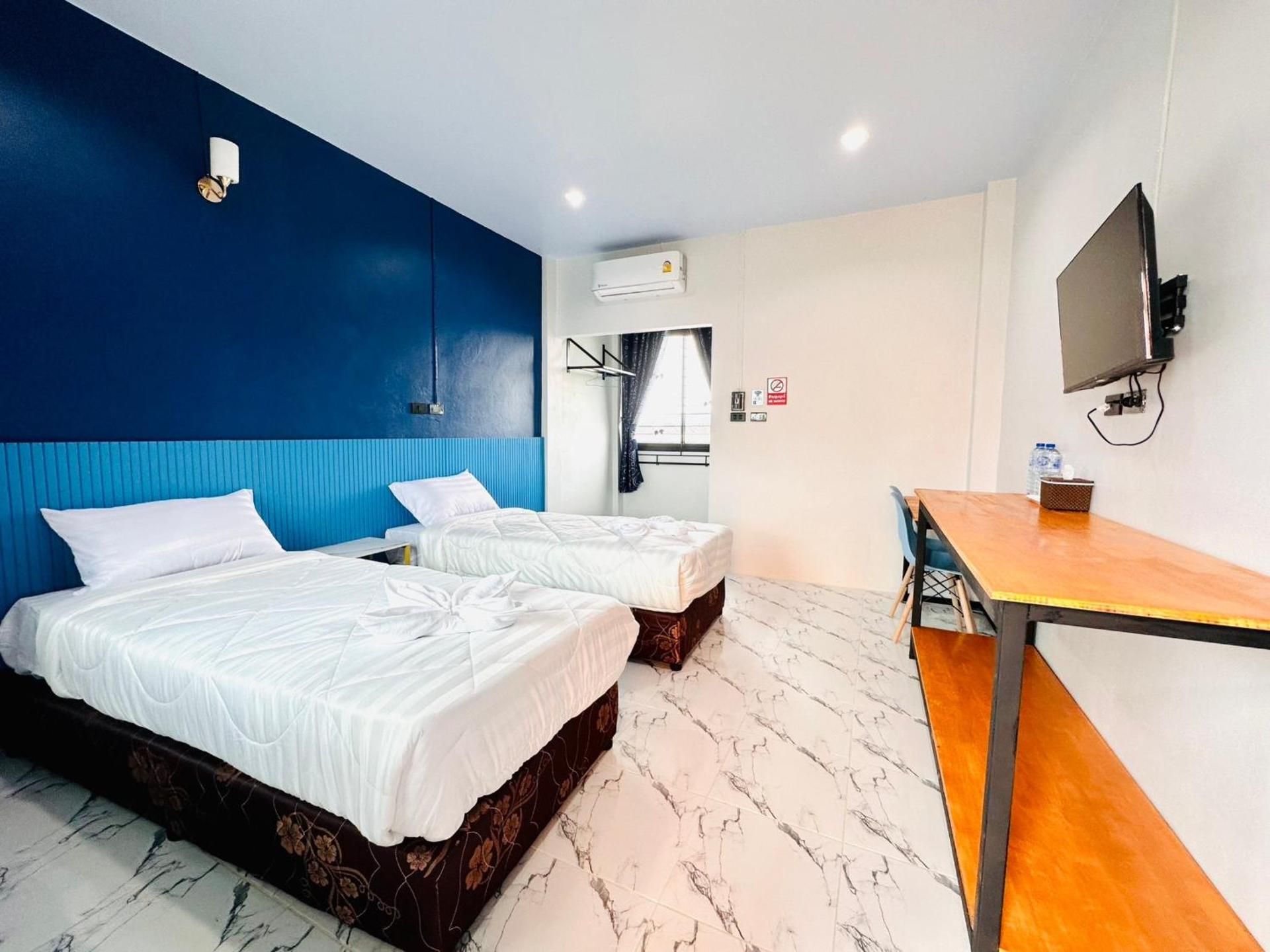 Shared lounge/TV area