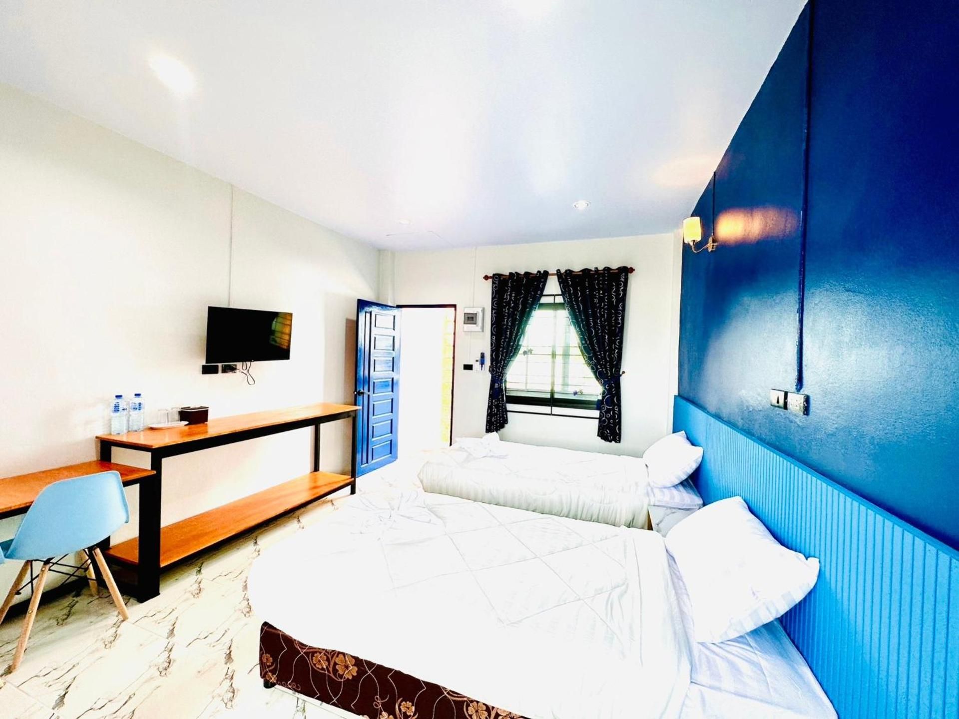 Shared lounge/TV area