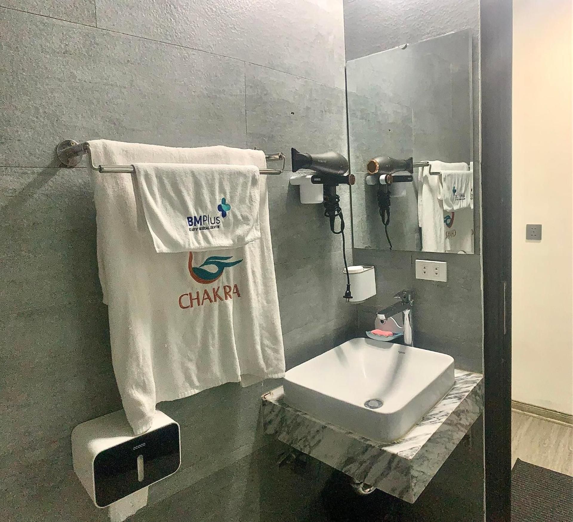 The Light Nest • Cozy near Uncle Ho’s Mausoleum Deluxe King Studio 3