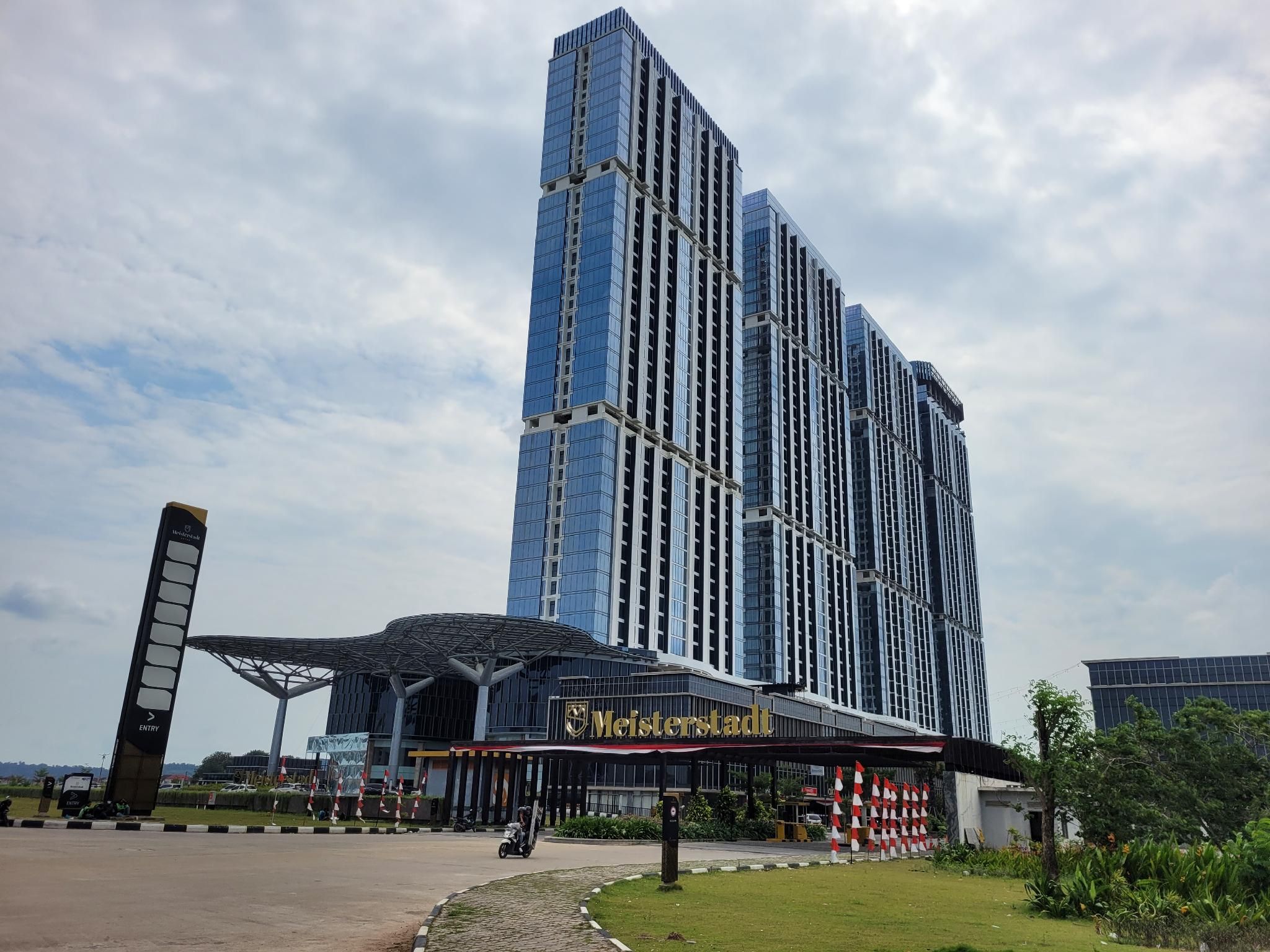 Palam Mansion at Meisterstadt Pollux Habibie