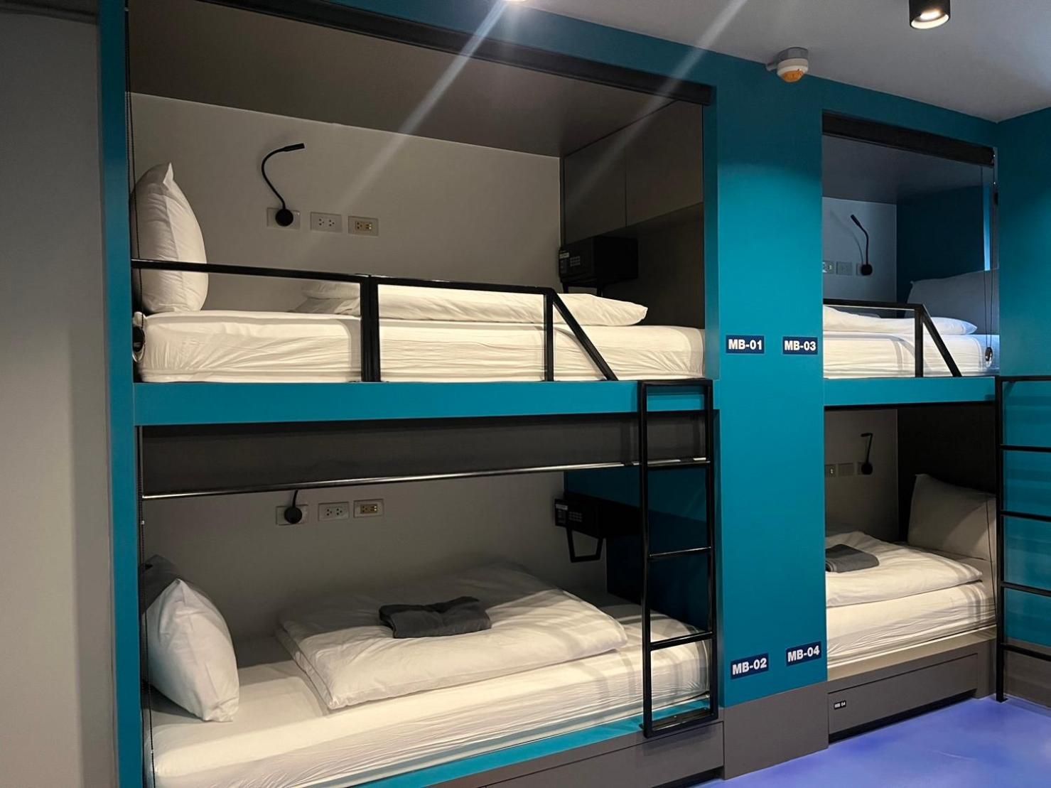 Standard dormitory bunk male