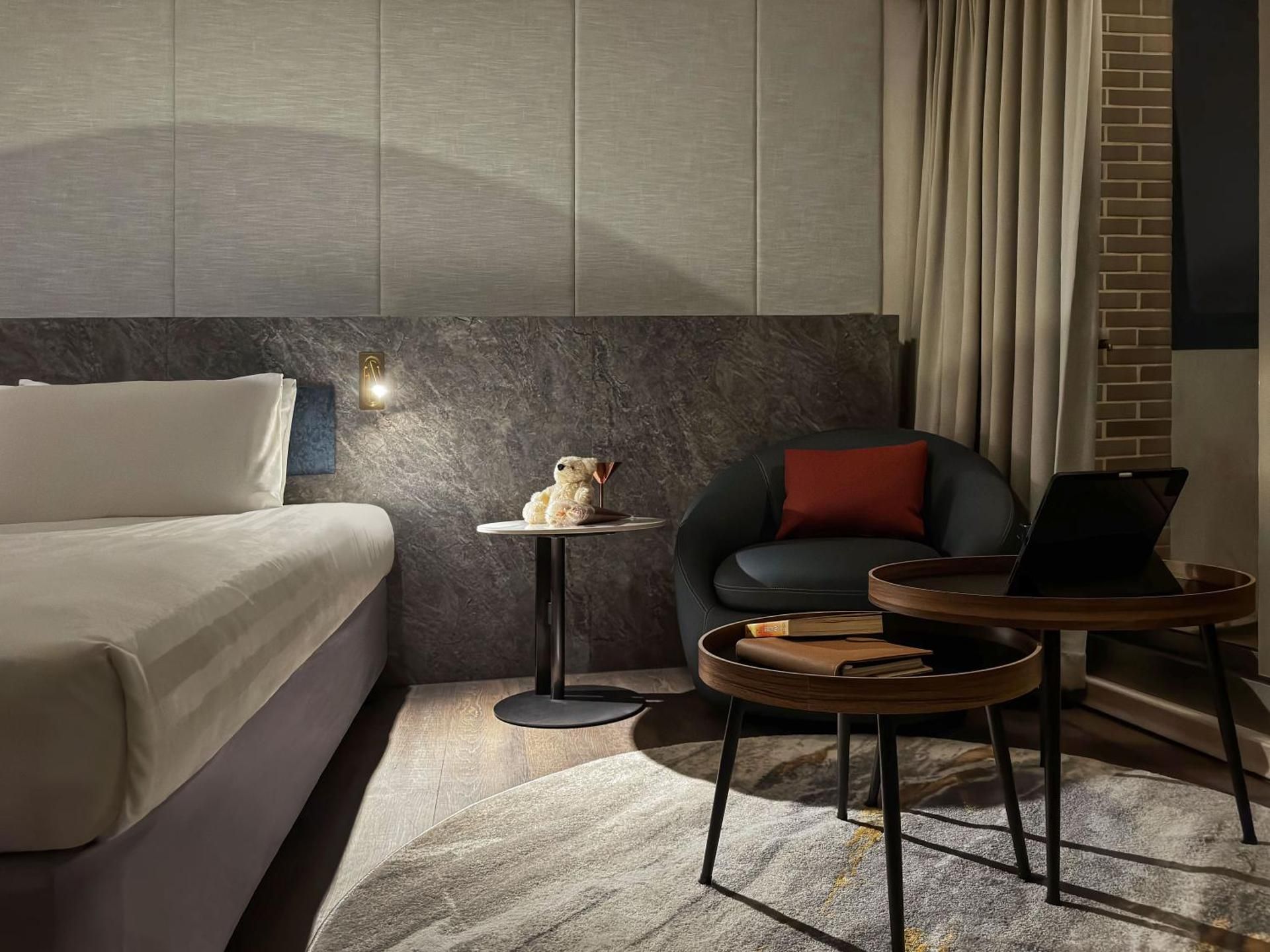 Metro Hotel Deluxe Twin Room