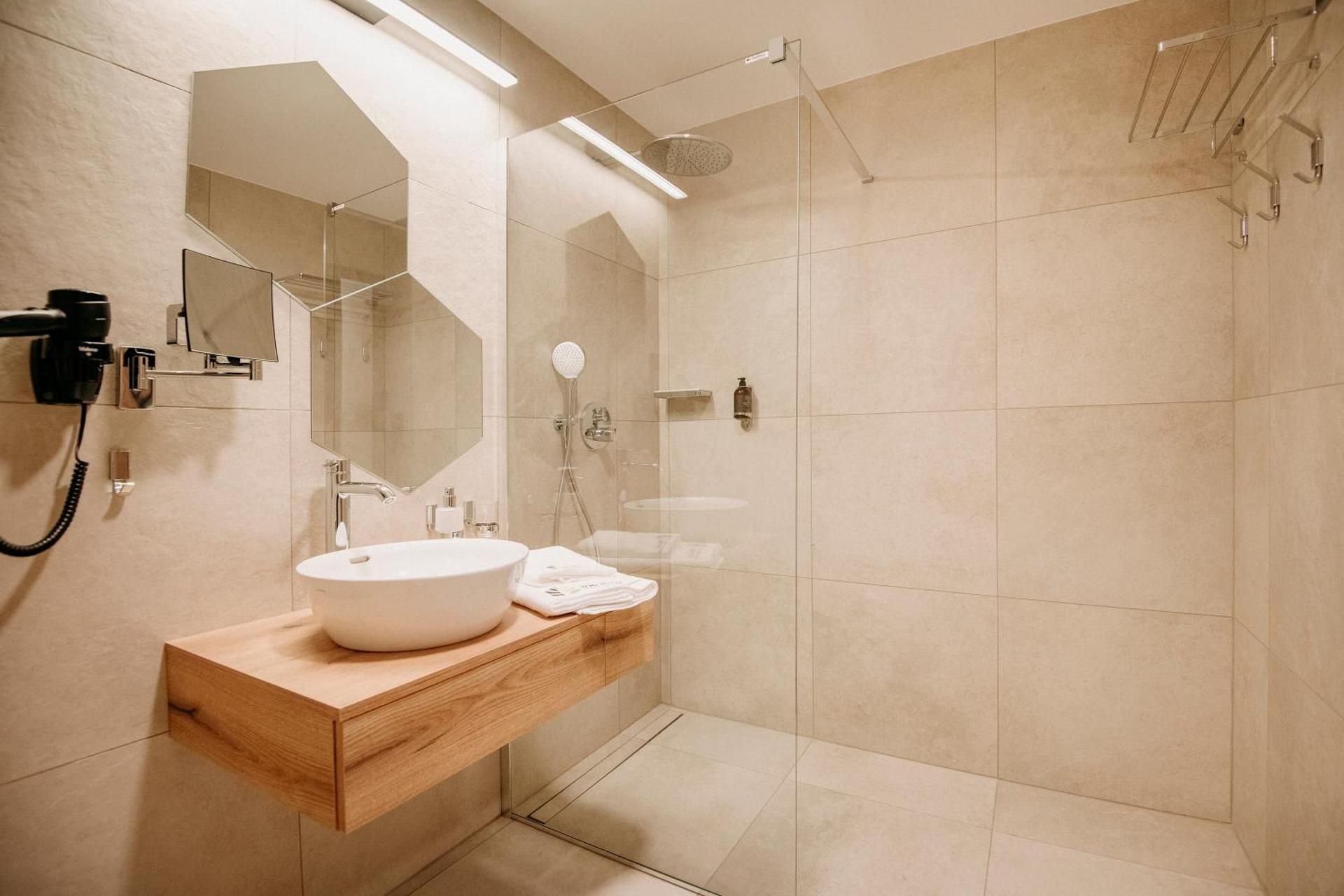 RM Hotel Wellness & Congress Standard Double or Twin Room 3