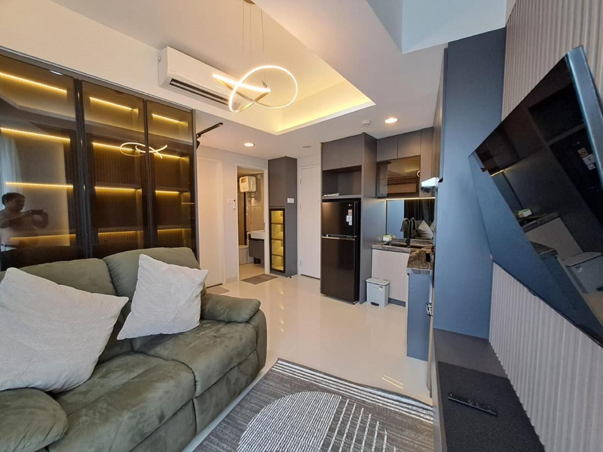 Shared lounge/TV area