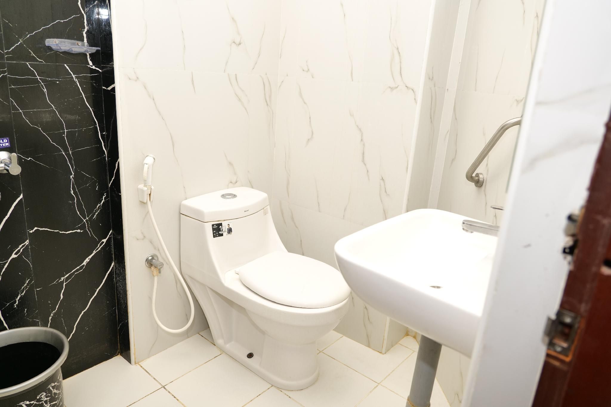 Sakthi Hotel Pollachi Premium Room without Air Conditioning 3