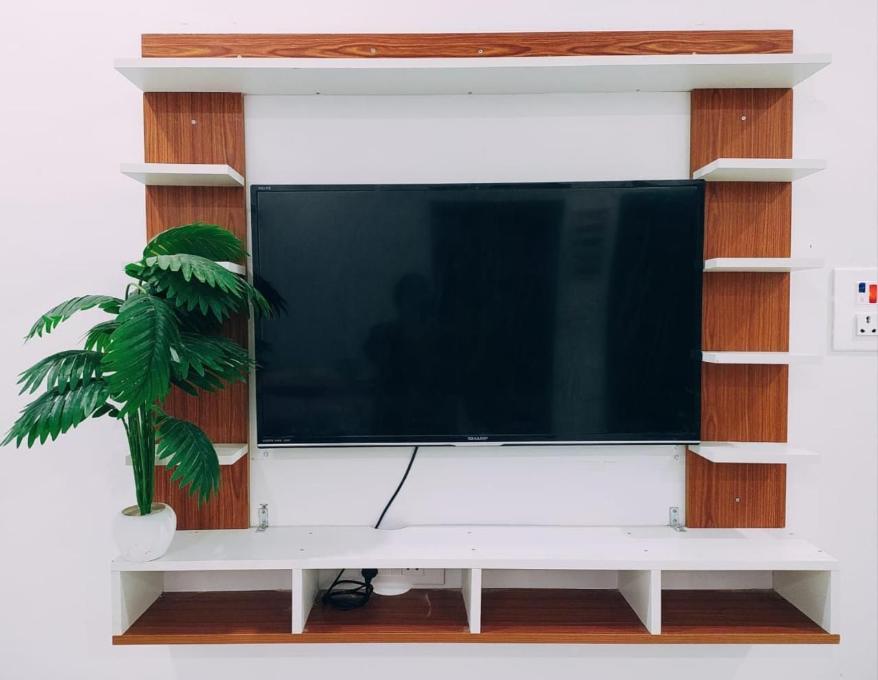 Shared lounge/TV area