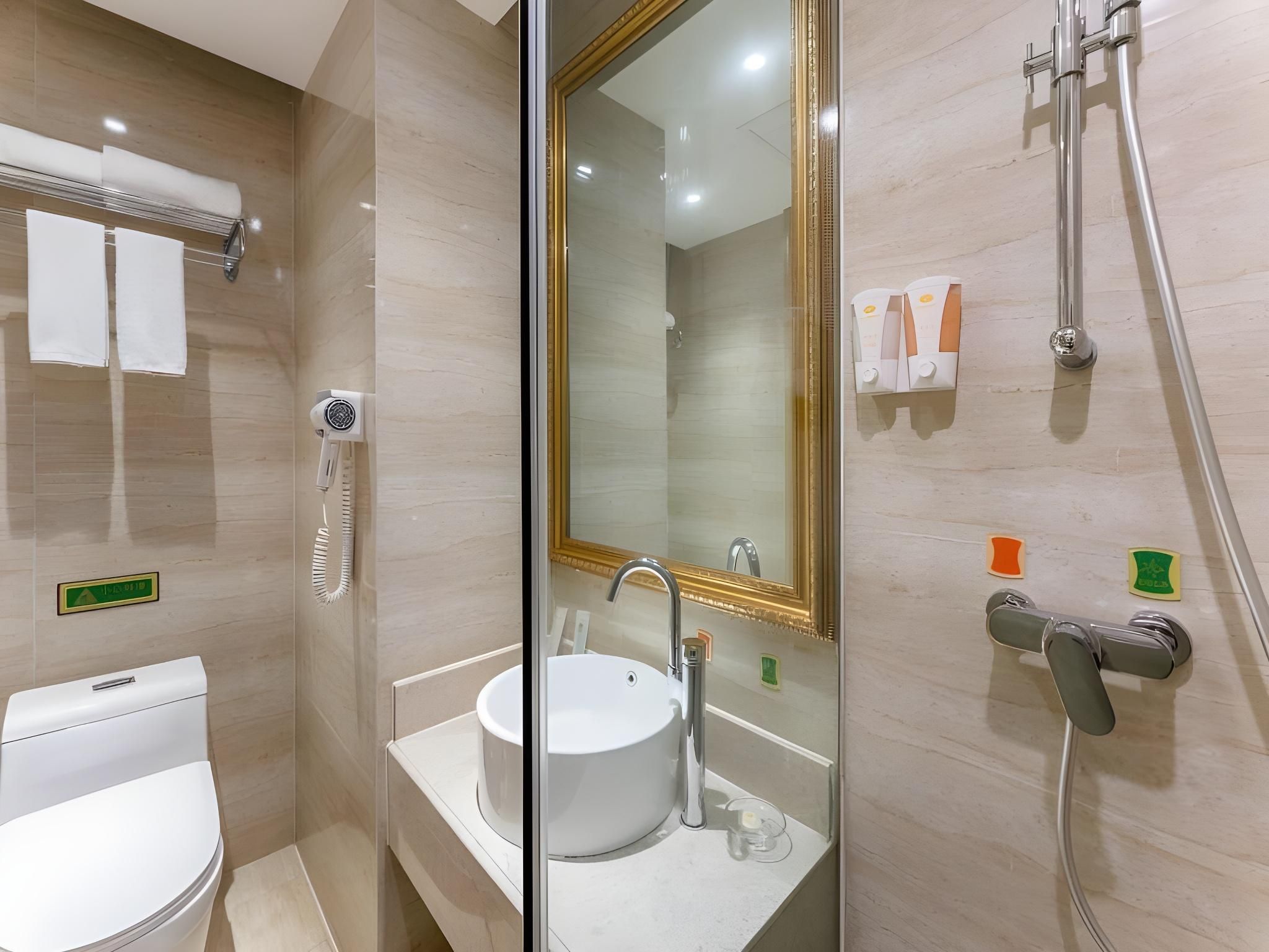 Vienna Hotel Chongqing Yangjiaping Pedestrian Street Light Railway Station Vienna - Superior 1 Bed Room 2