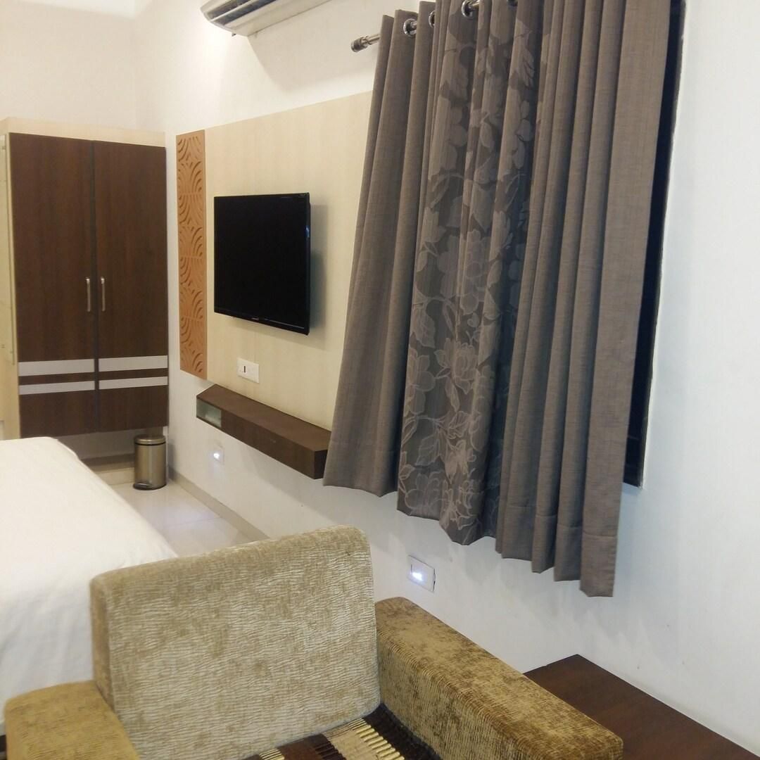  Hotel DeepSandhya Executive Room