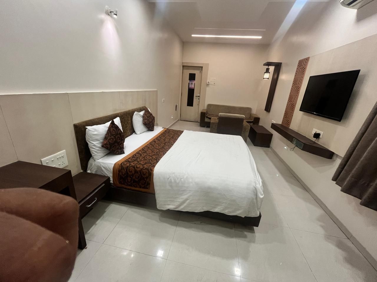  Hotel DeepSandhya Super Deluxe Room 2