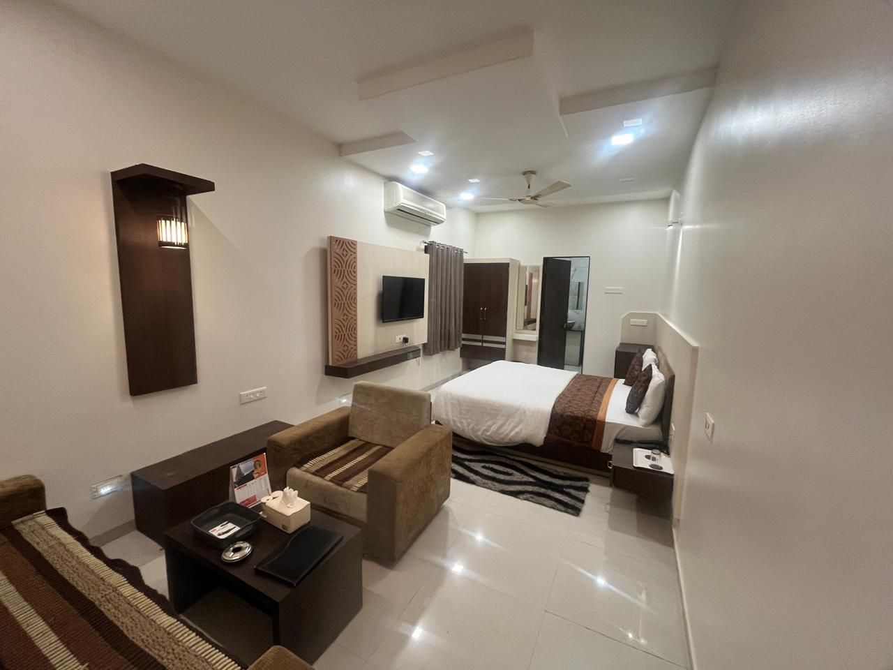  Hotel DeepSandhya Executive Room 2