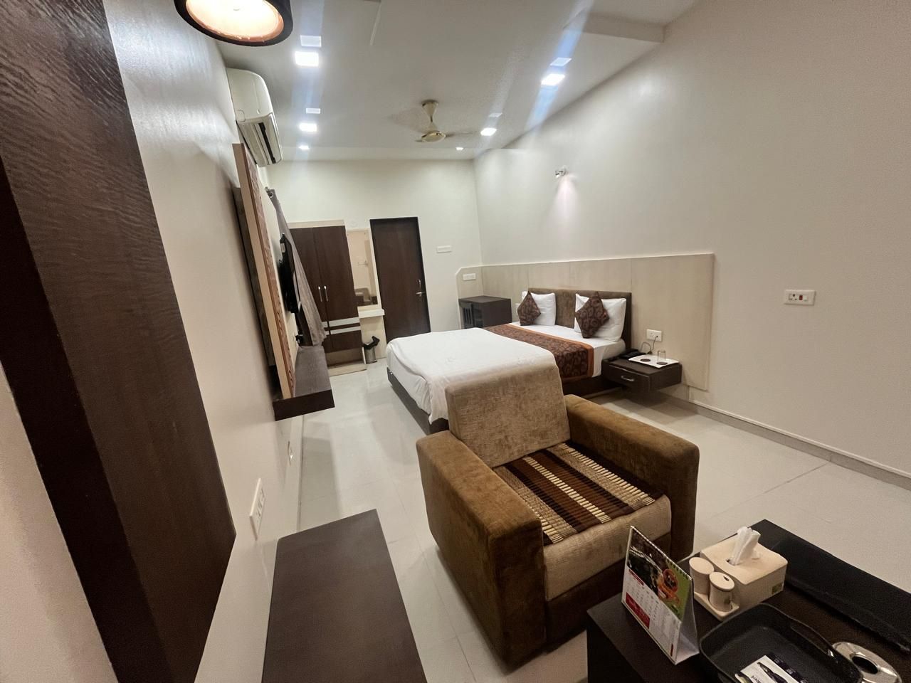  Hotel DeepSandhya Super Deluxe Room 3