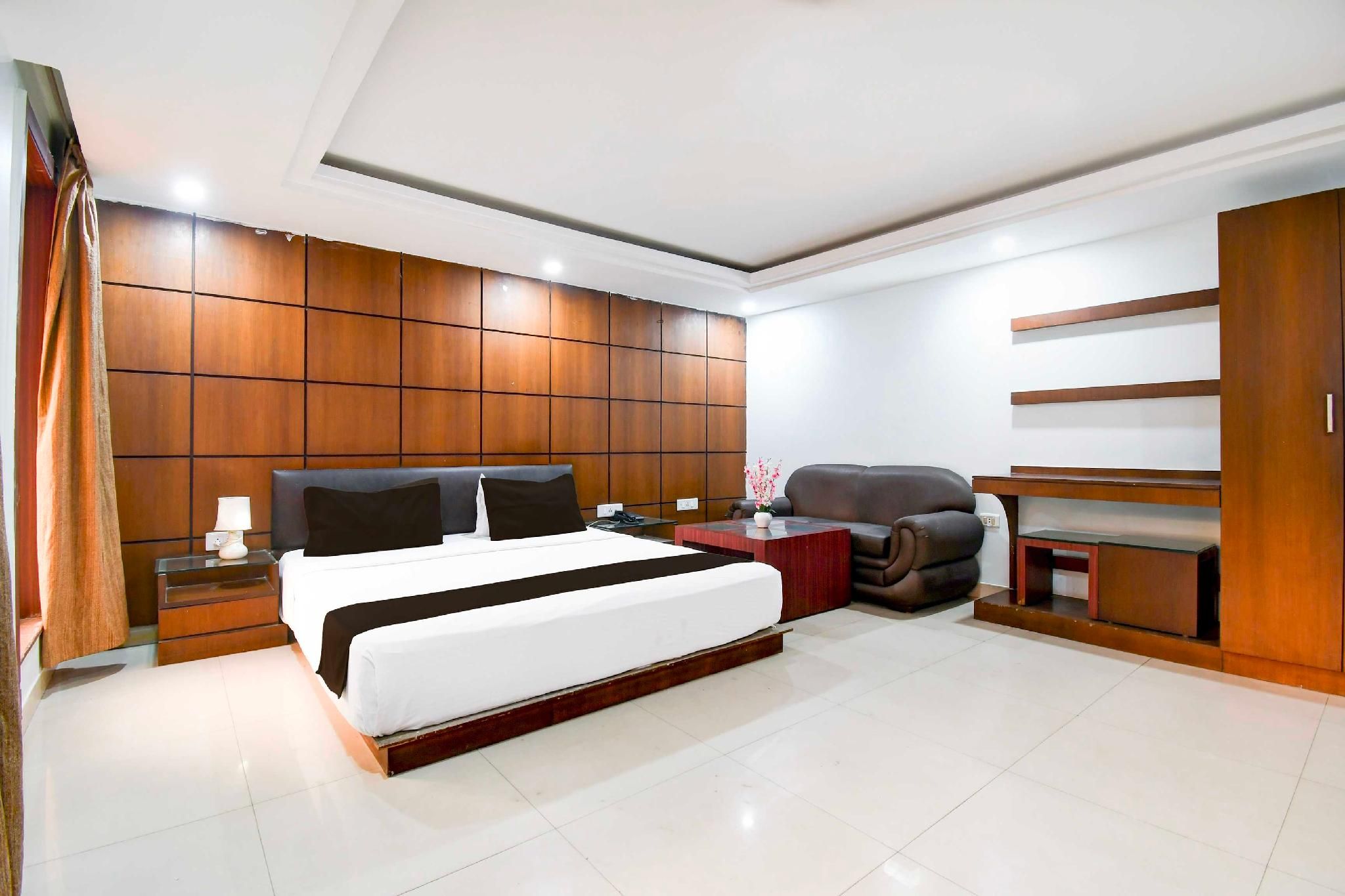 Hotel O Dhanbad Centre Point Mall Classic Triple Room