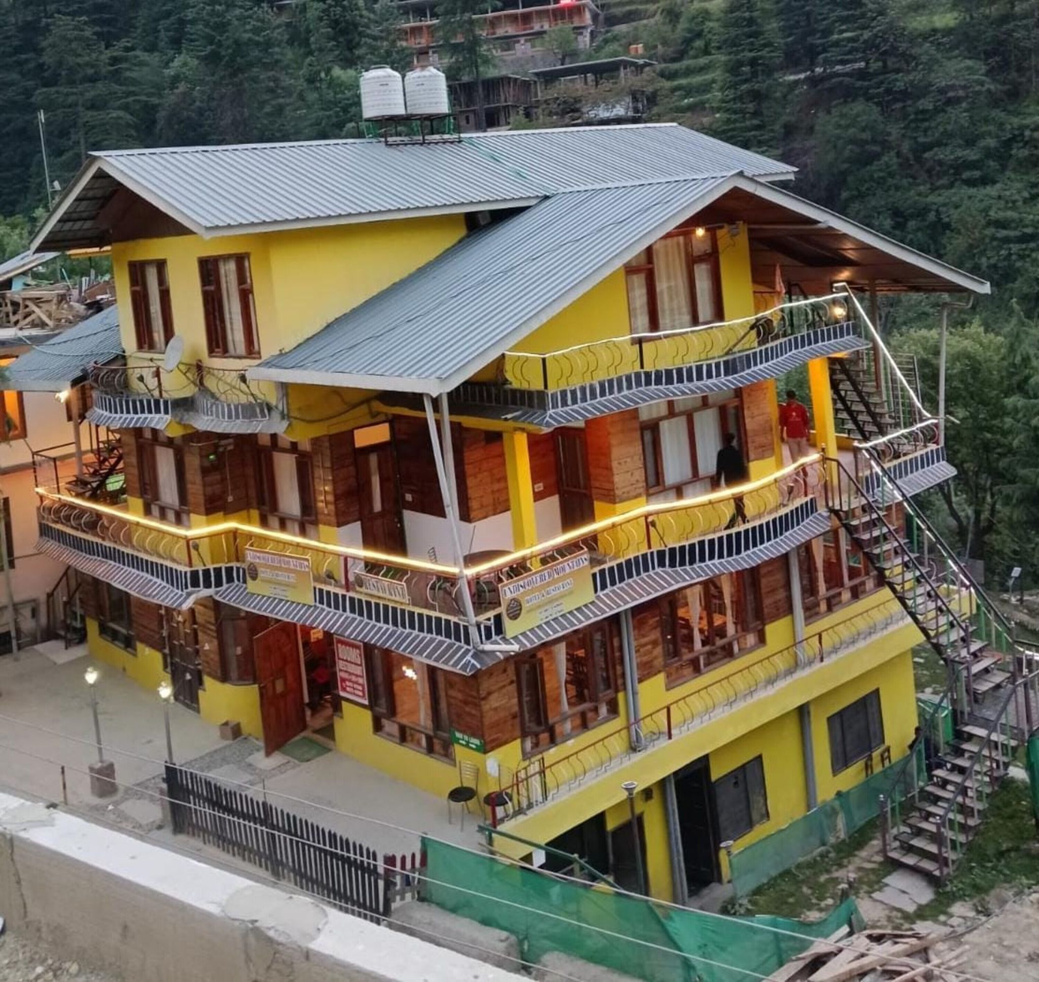 Undiscovered Mountains Hotel and Restaurant