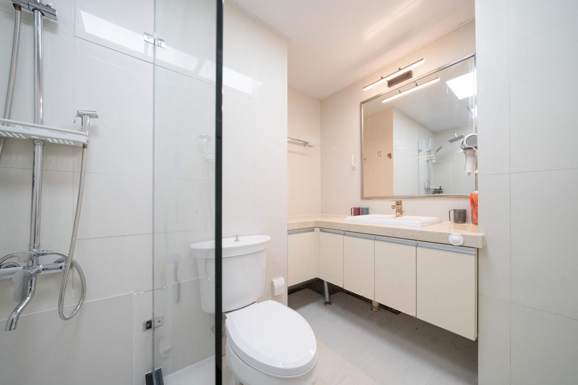 YiDu Homestay 近南京西路商圈-步行350米到达自然博物馆地铁站 Suite with River View