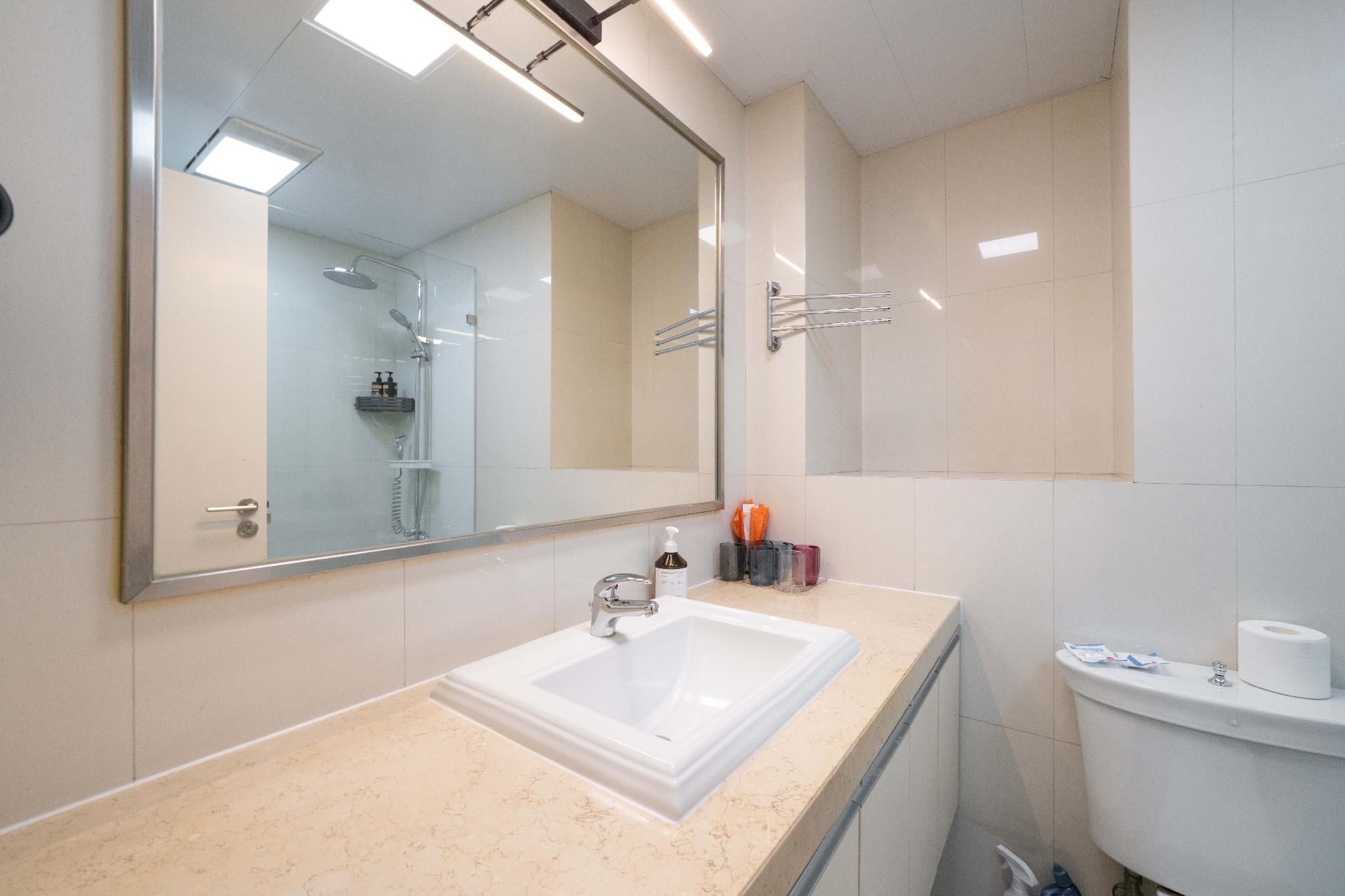 YiDu Homestay 近南京西路商圈-步行350米到达自然博物馆地铁站 1-Bedroom River View Apartment with Private Theater 2