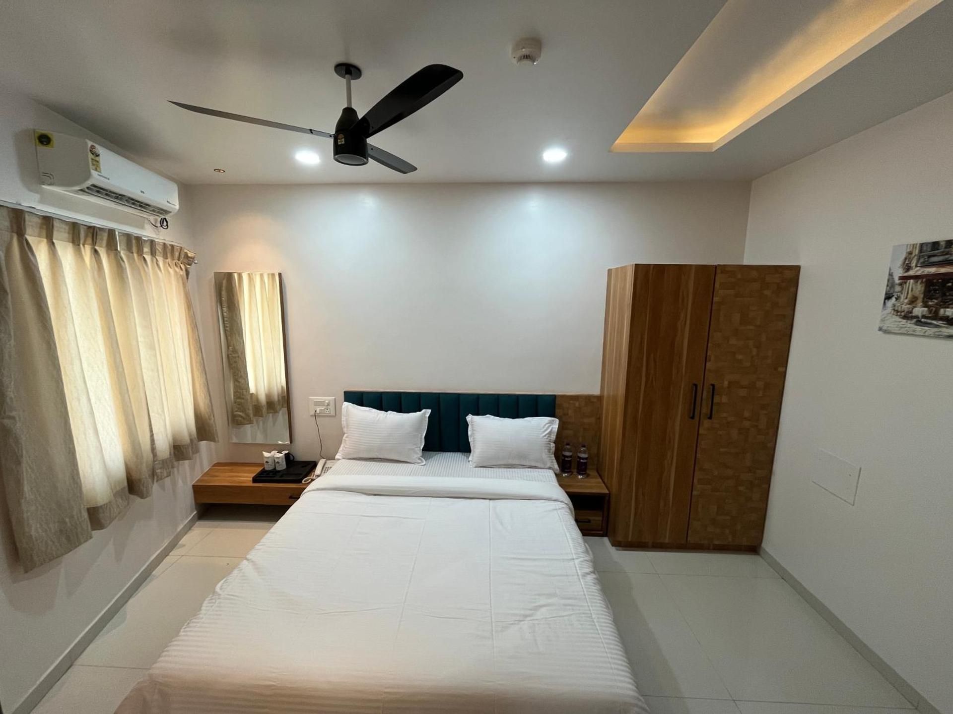 HOTEL LOTUS SUITES Double Room 2