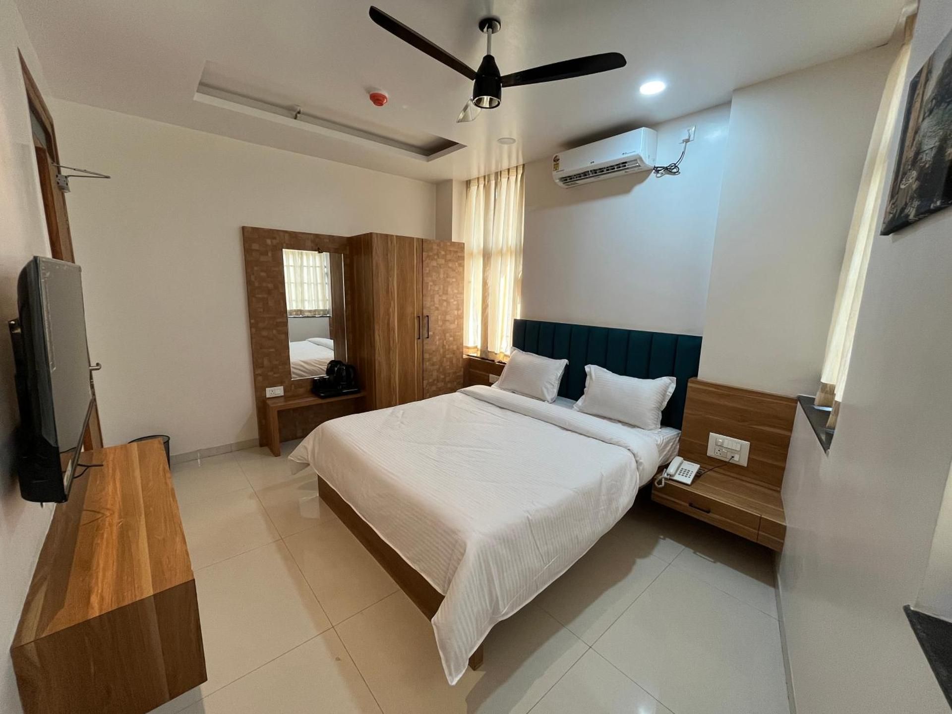 HOTEL LOTUS SUITES Double Room