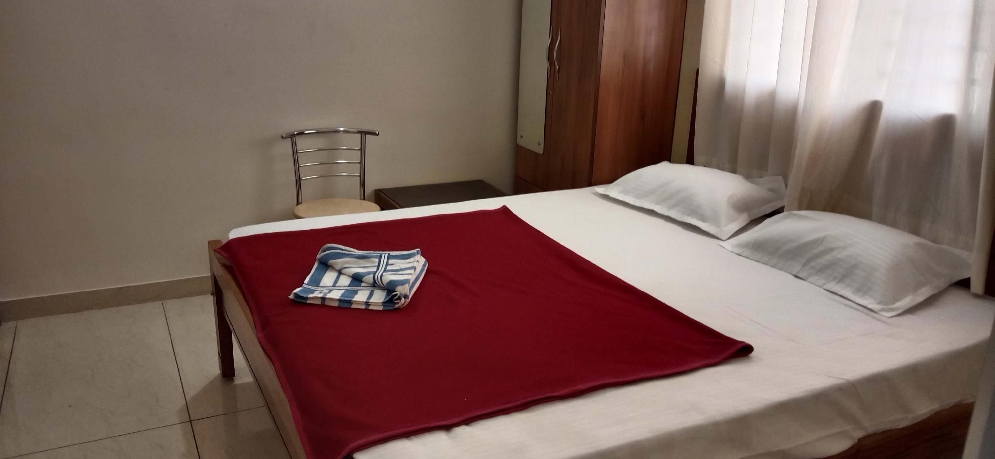 Sri Sai Palace Deluxe Double Room with Air Conditioning