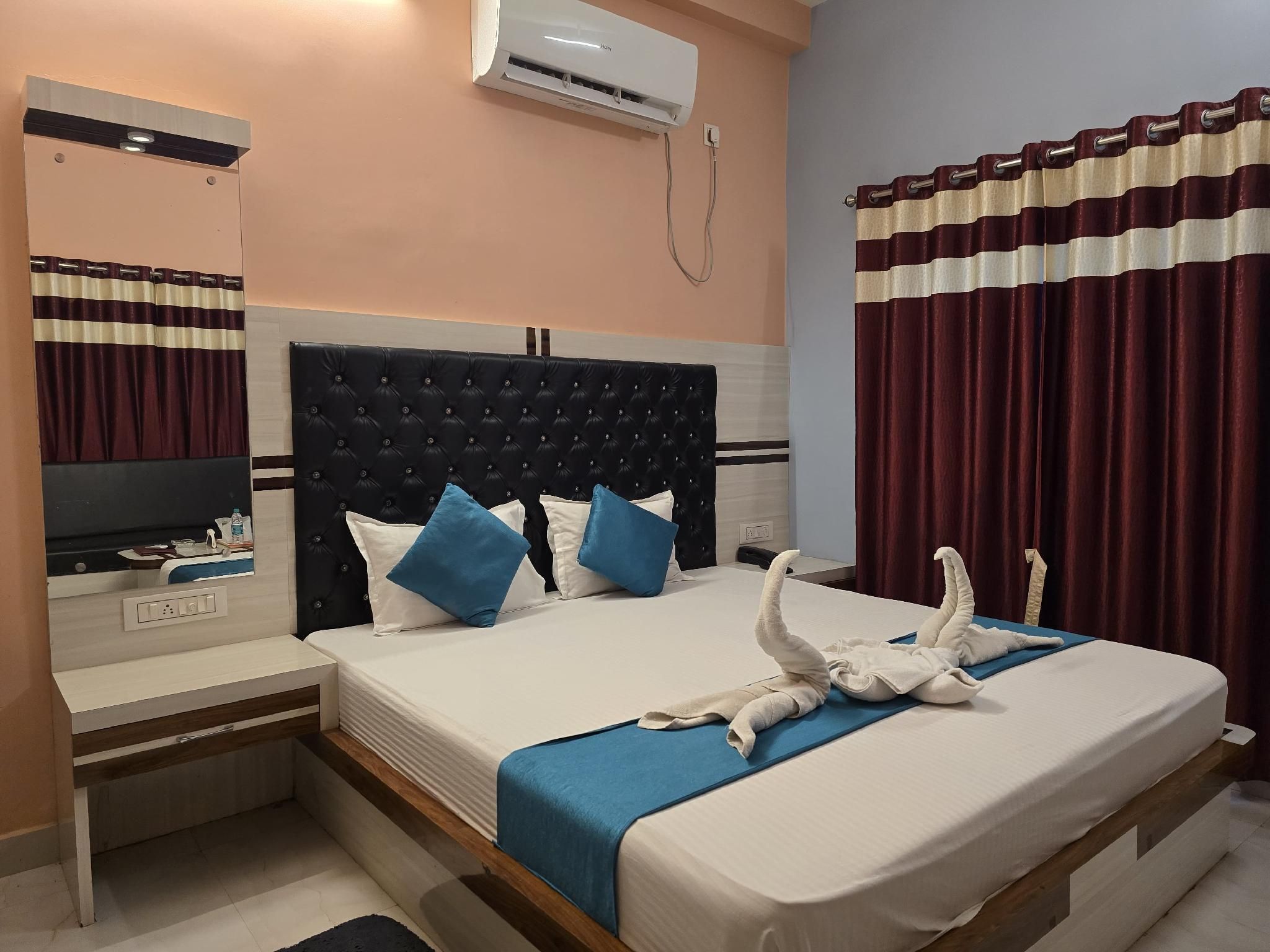 Premium Pool View with Bathtub