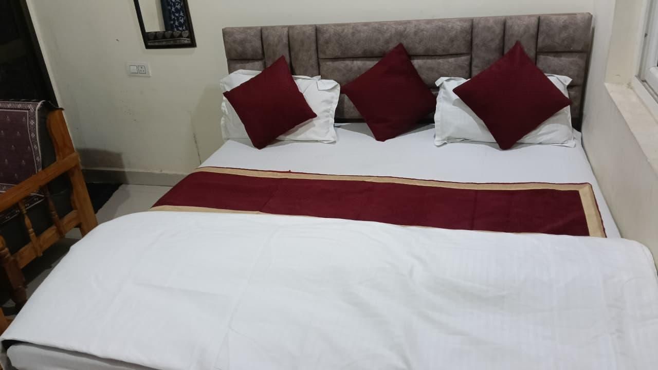 Hotel Shree Rajendra Inn (Ram Temple View) Double Room