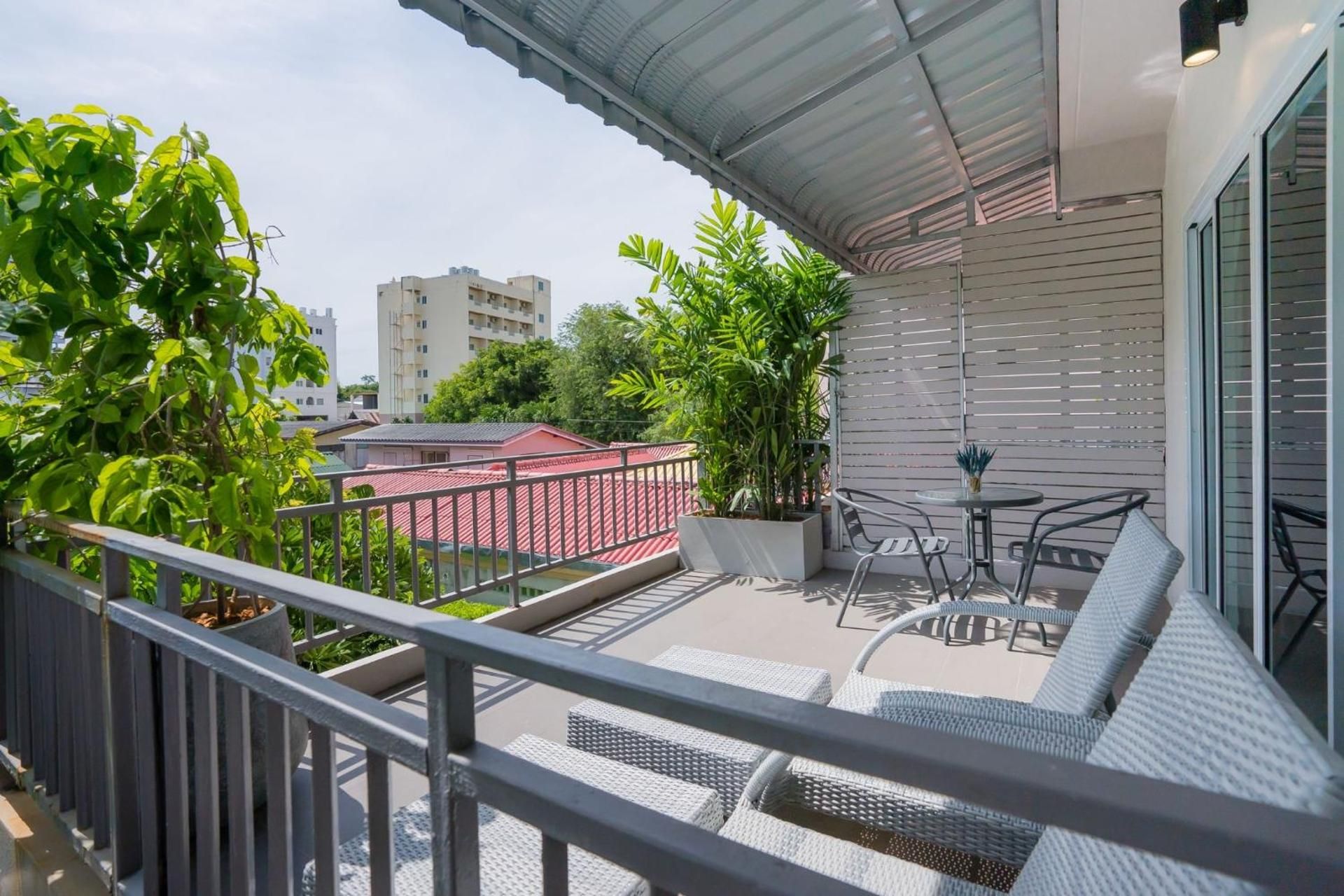 Anchan Hotel & Spa Pool Garden Terrace 2