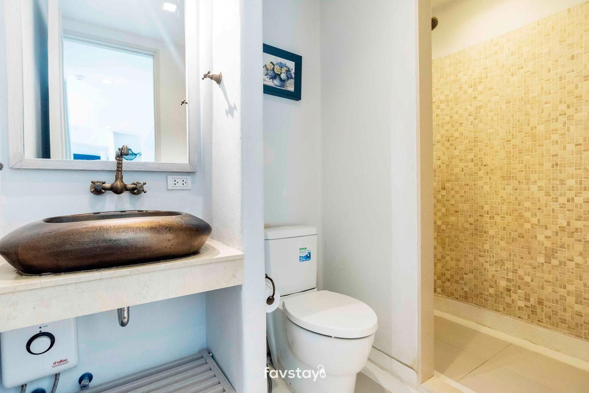 Chelona Condo By Favstay Standard condo 2 bedroom 2